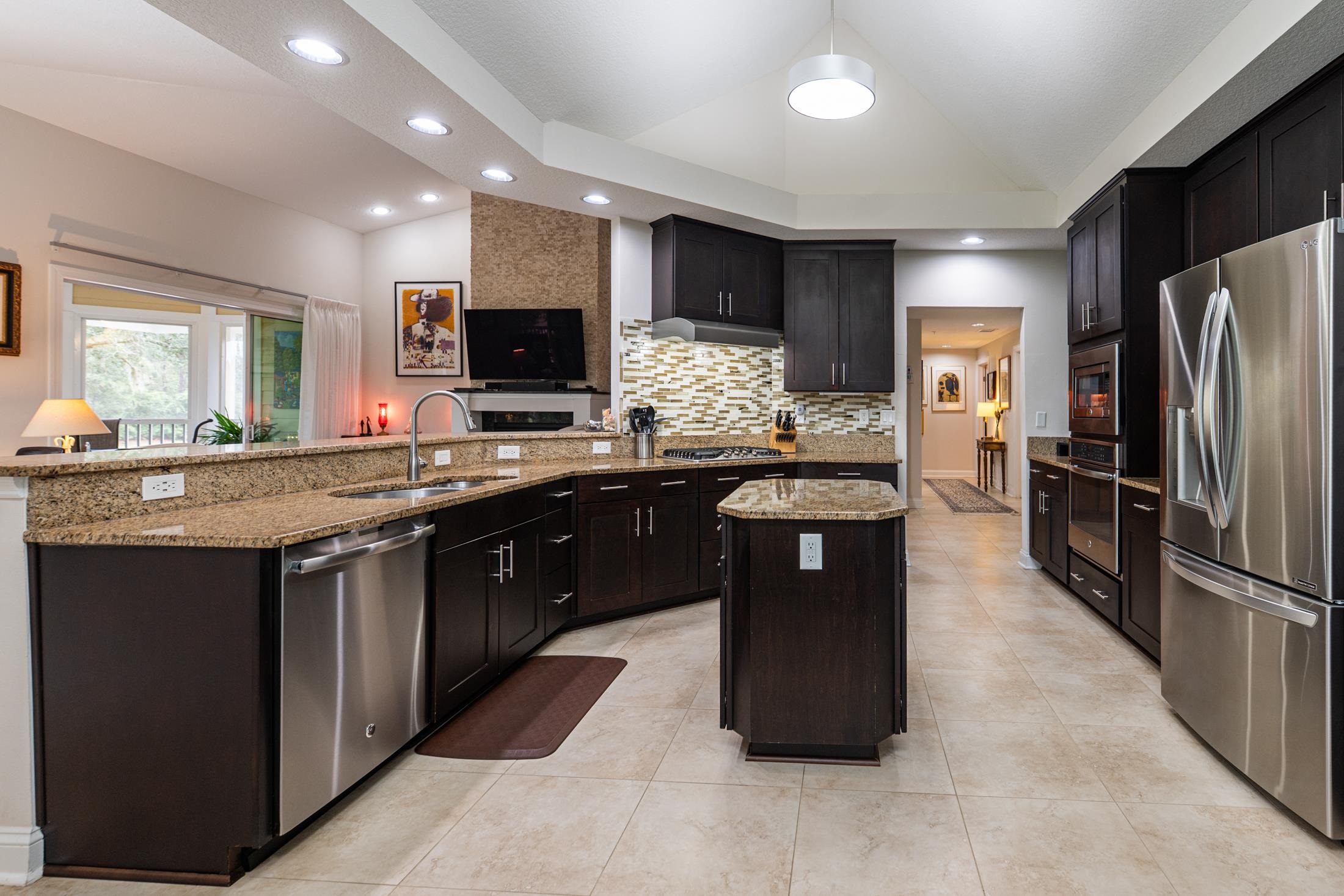 Image 34 of 95 For 335 Shore Cir N 1021