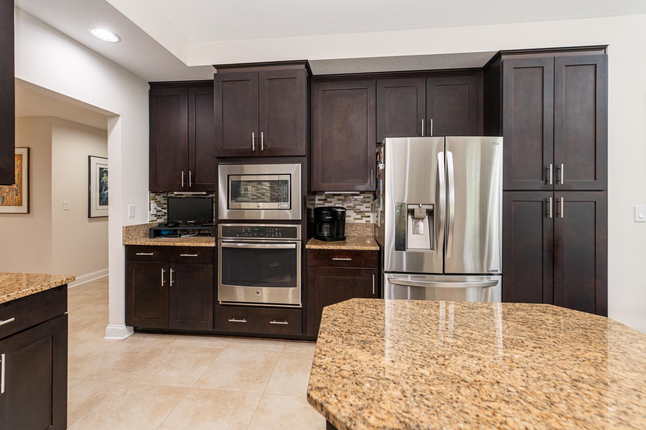 Image 37 of 95 For 335 Shore Cir N 1021