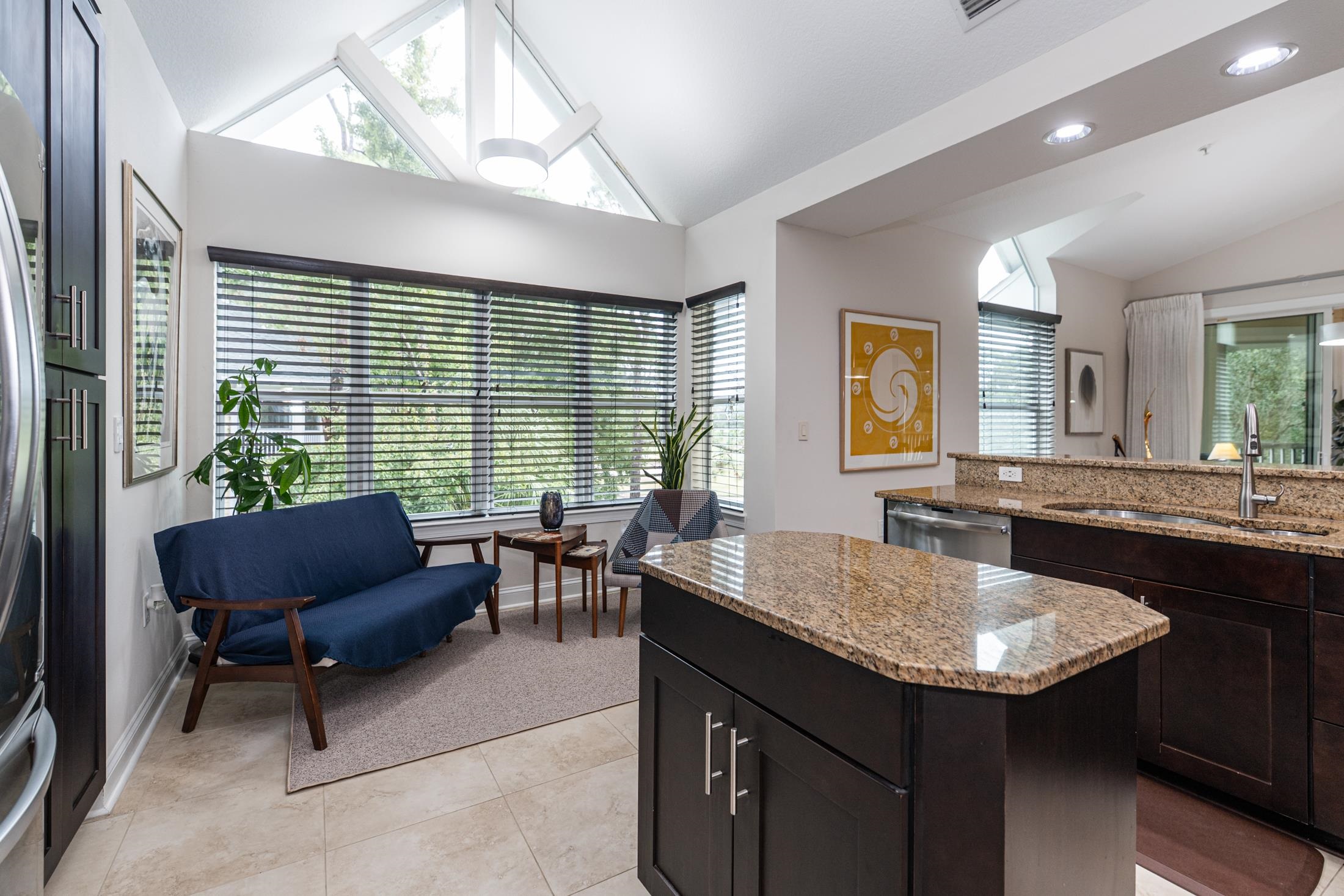 Image 38 of 95 For 335 Shore Cir N 1021