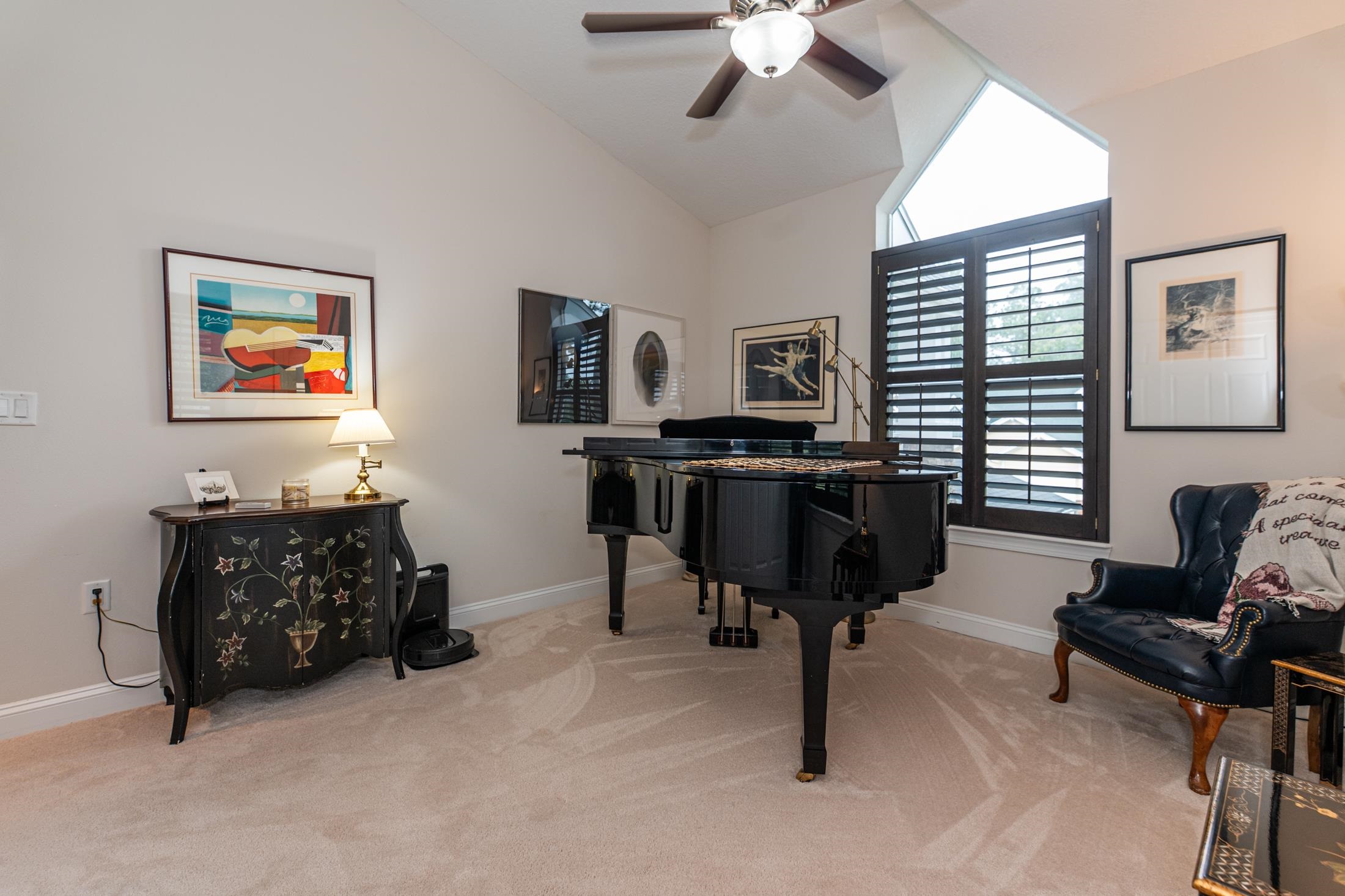 Image 47 of 95 For 335 Shore Cir N 1021