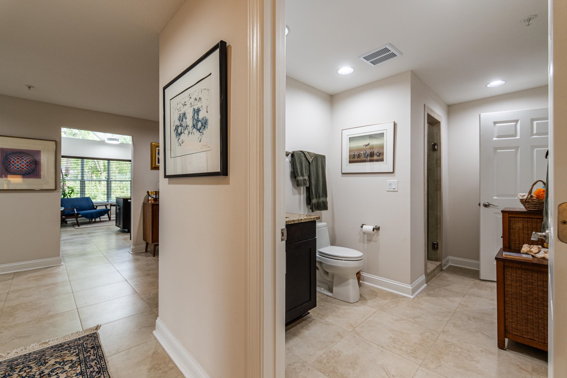 Image 58 of 95 For 335 Shore Cir N 1021