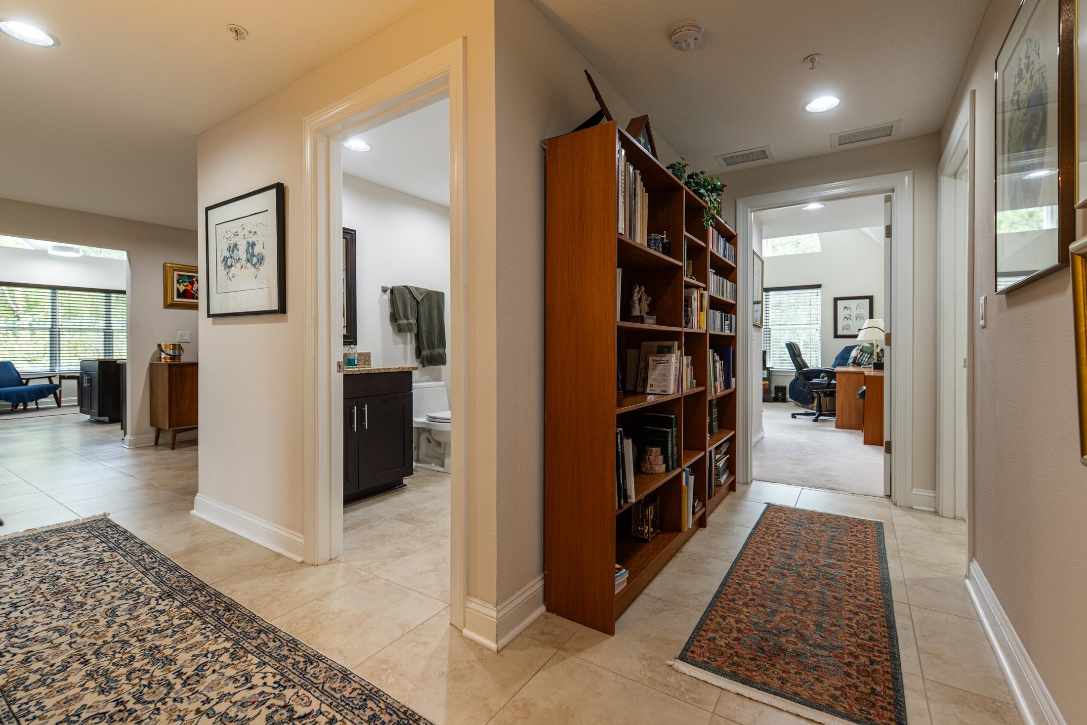 Image 61 of 95 For 335 Shore Cir N 1021