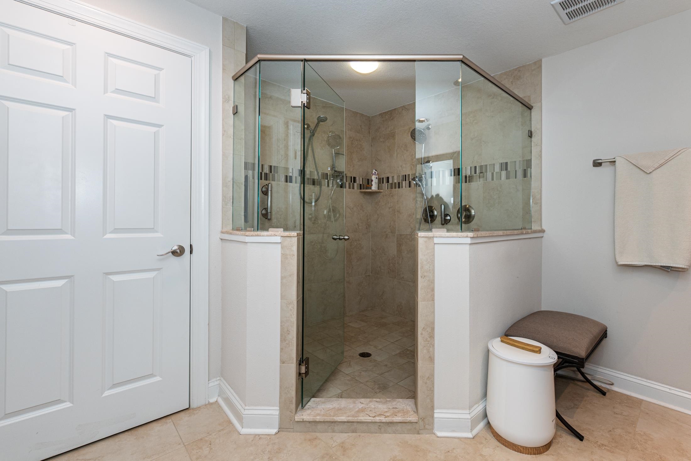 Image 70 of 95 For 335 Shore Cir N 1021