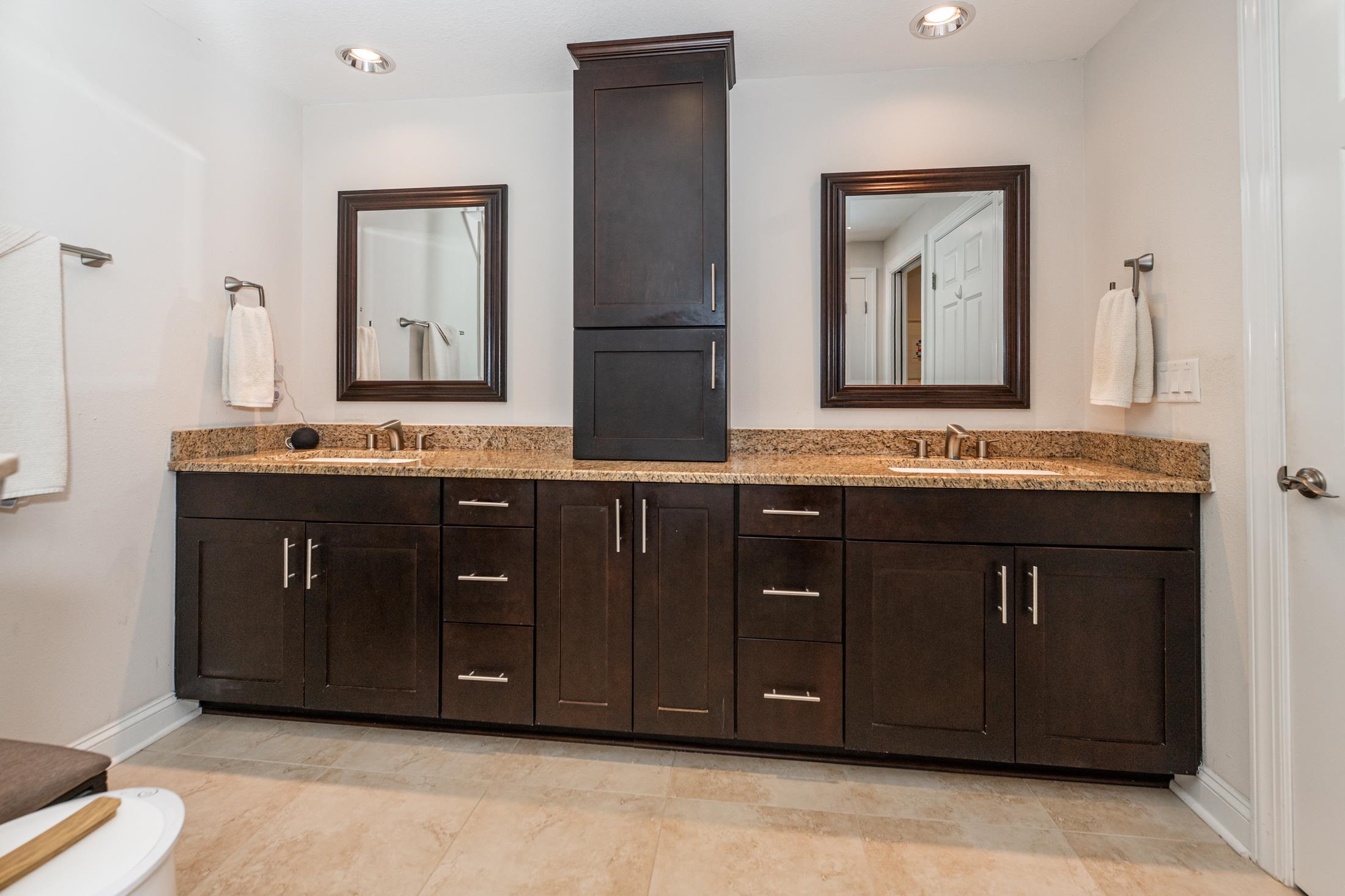 Image 71 of 95 For 335 Shore Cir N 1021