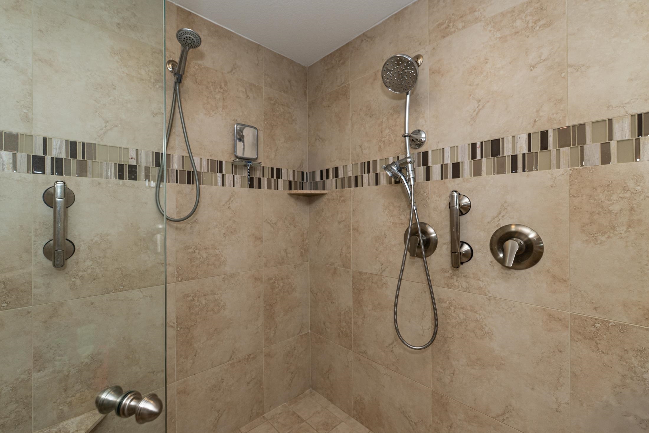 Image 72 of 95 For 335 Shore Cir N 1021