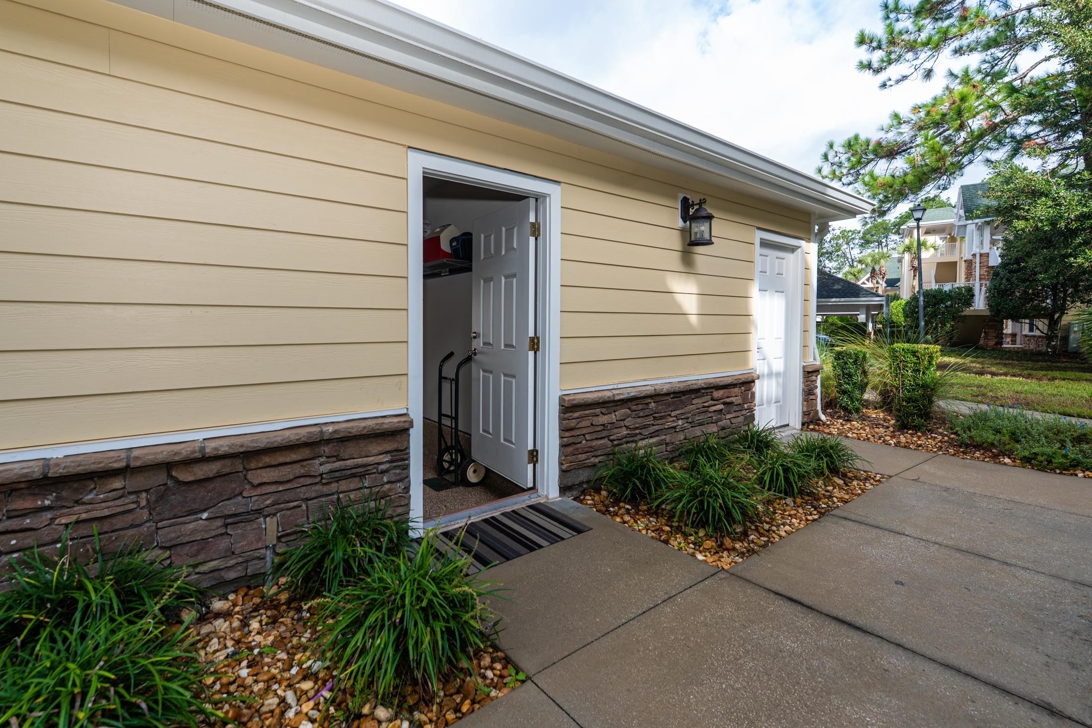 Image 75 of 95 For 335 Shore Cir N 1021