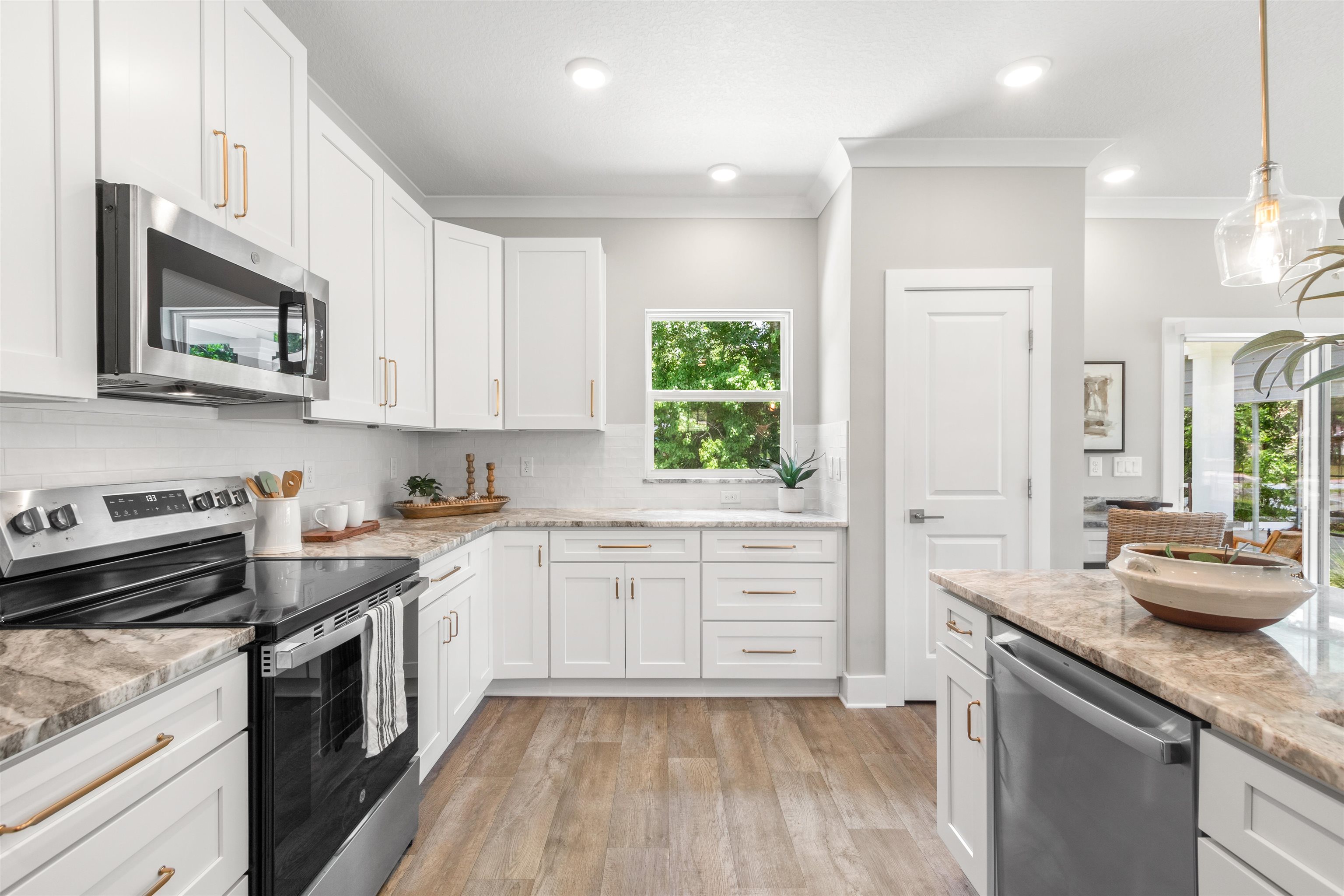 Image 13 of 61 For 6779 Magnolia Ln