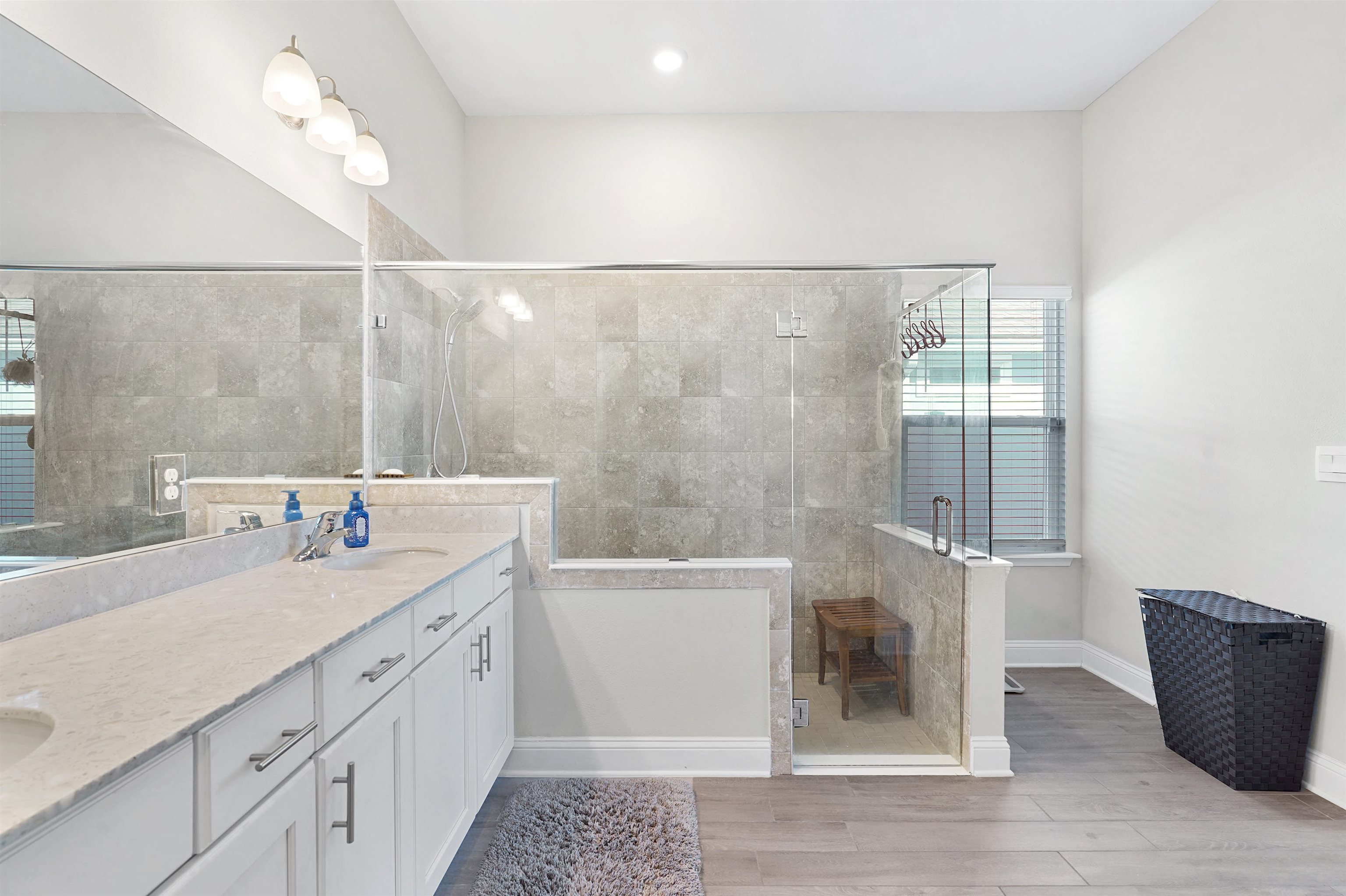 Image 23 of 51 For 84 Pyrite Pl