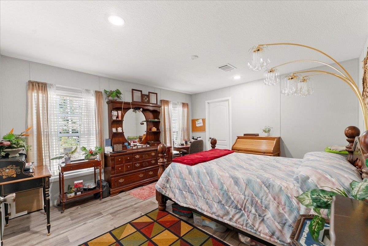 Image 11 of 34 For 4740 Ursula St