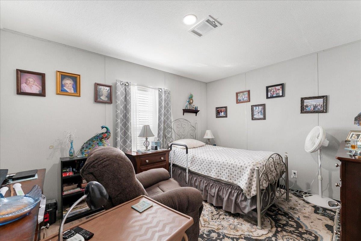 Image 17 of 34 For 4740 Ursula St