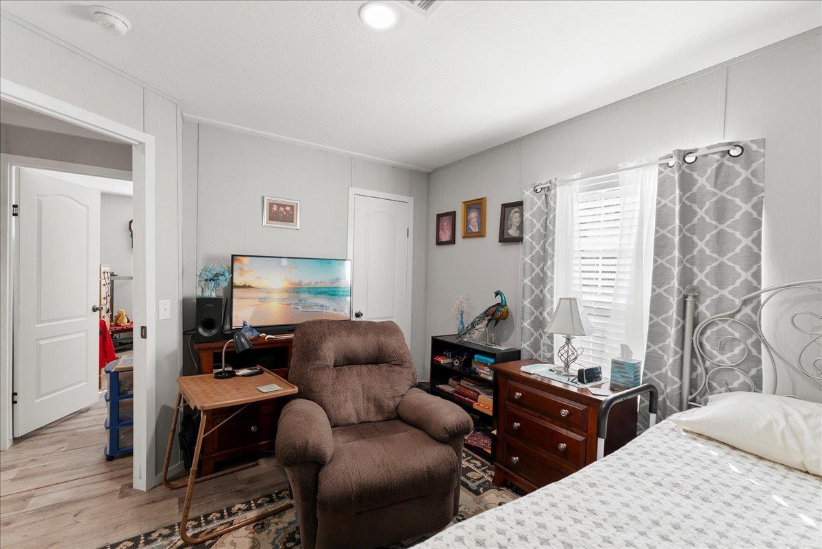 Image 18 of 34 For 4740 Ursula St