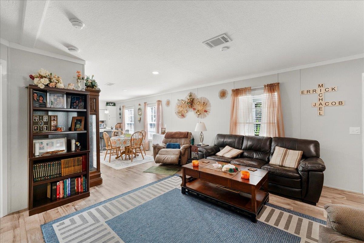 Image 5 of 34 For 4740 Ursula St