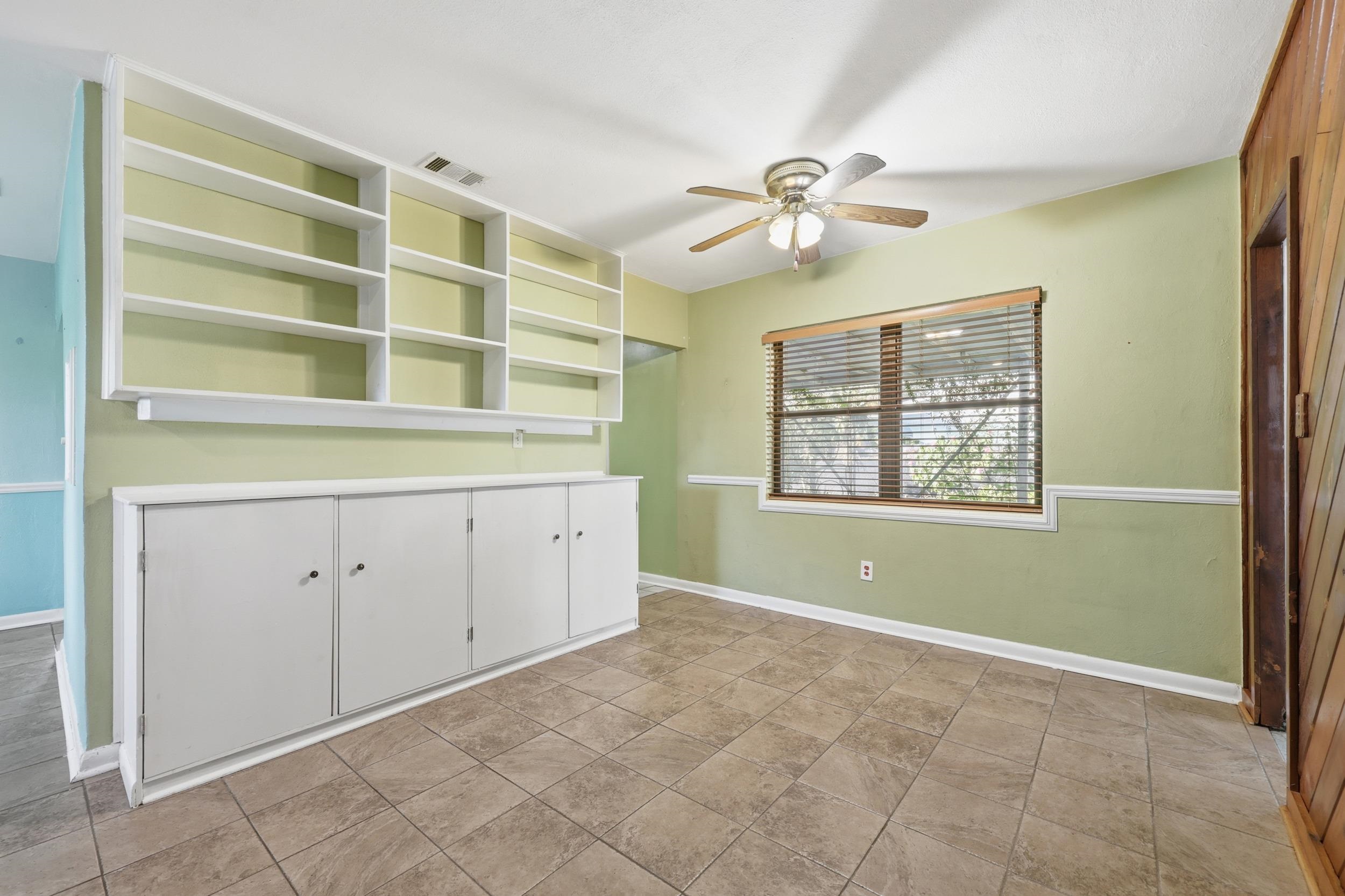 Image 11 of 50 For 2433 Brownwood Rd