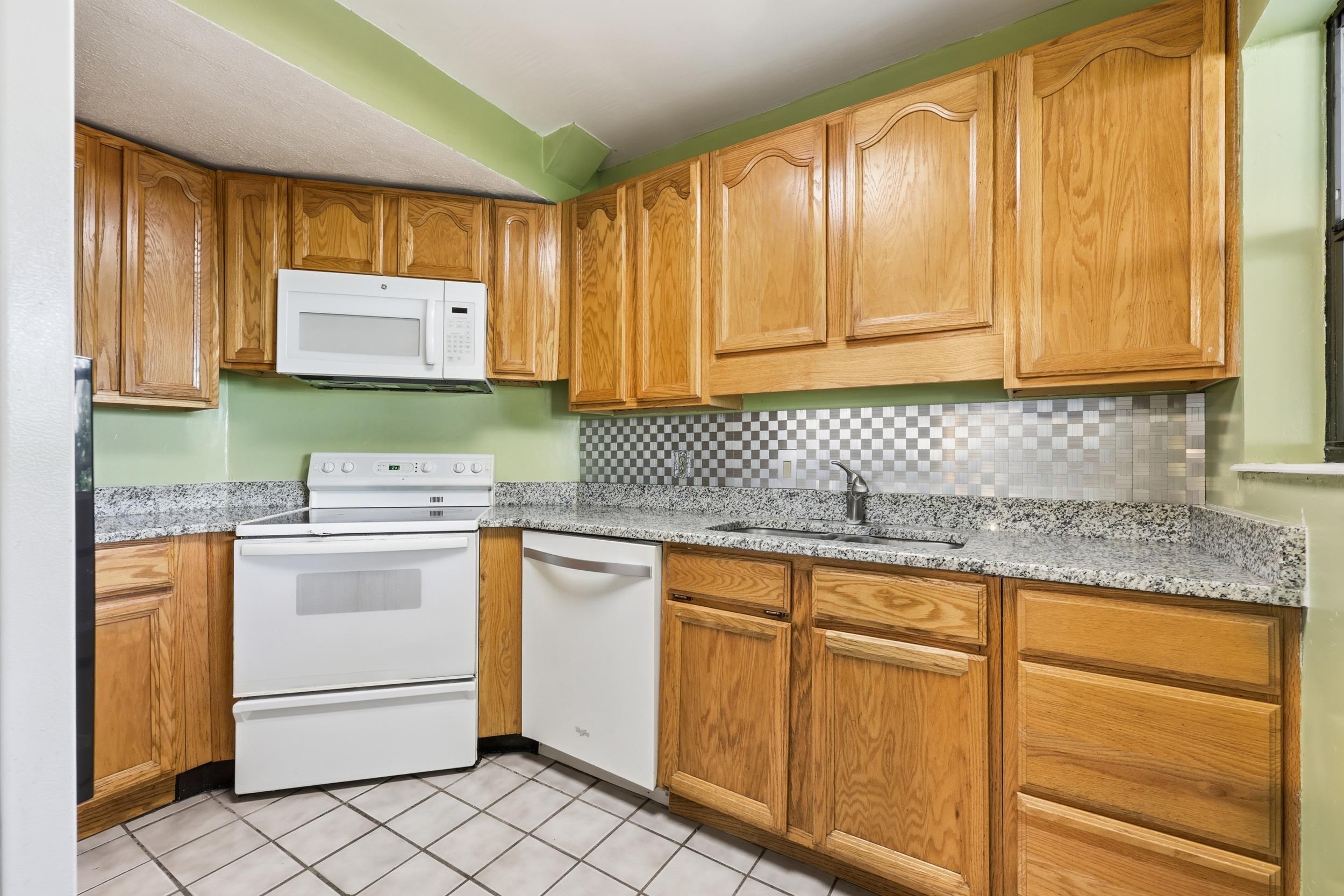 Image 12 of 50 For 2433 Brownwood Rd