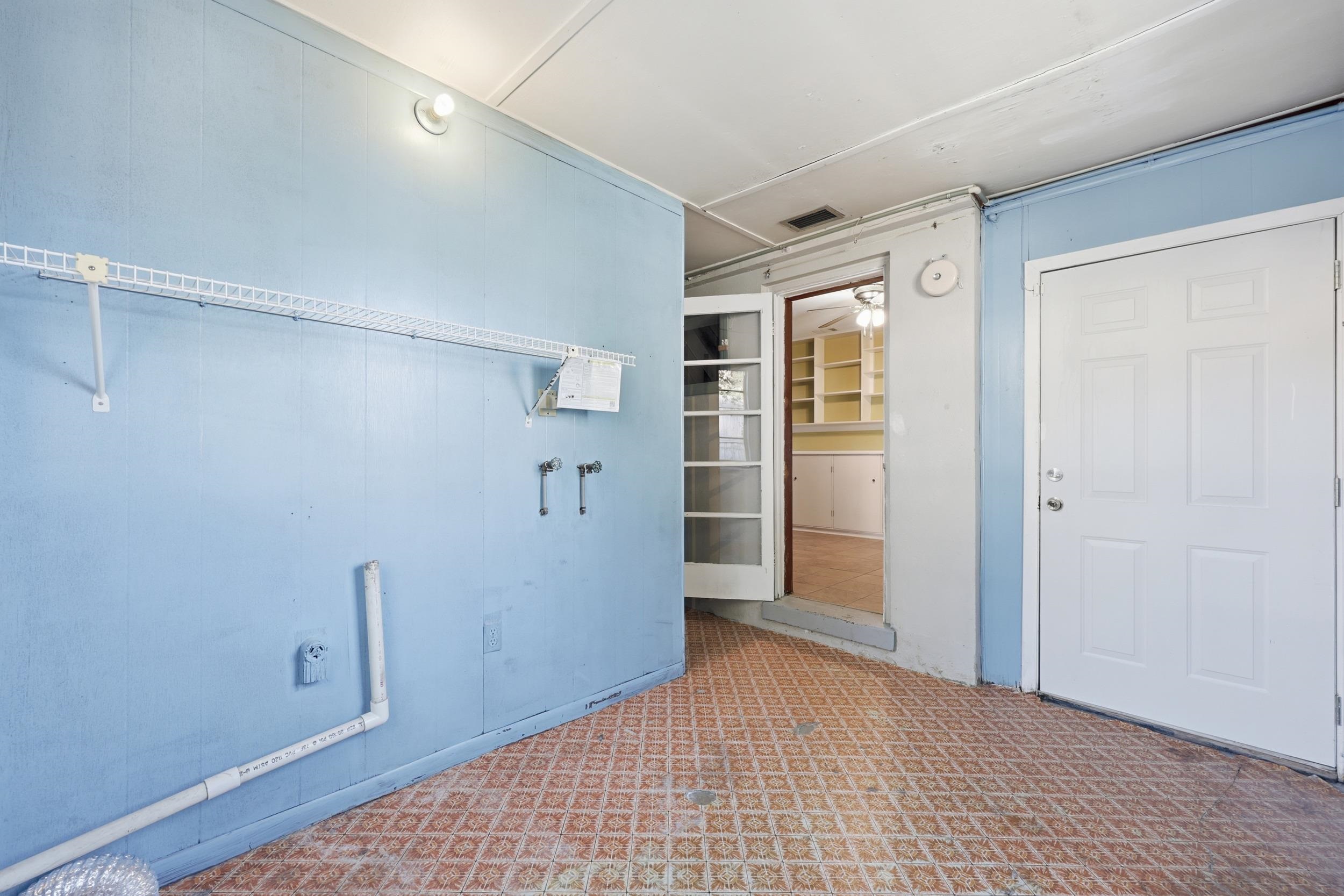 Image 17 of 50 For 2433 Brownwood Rd