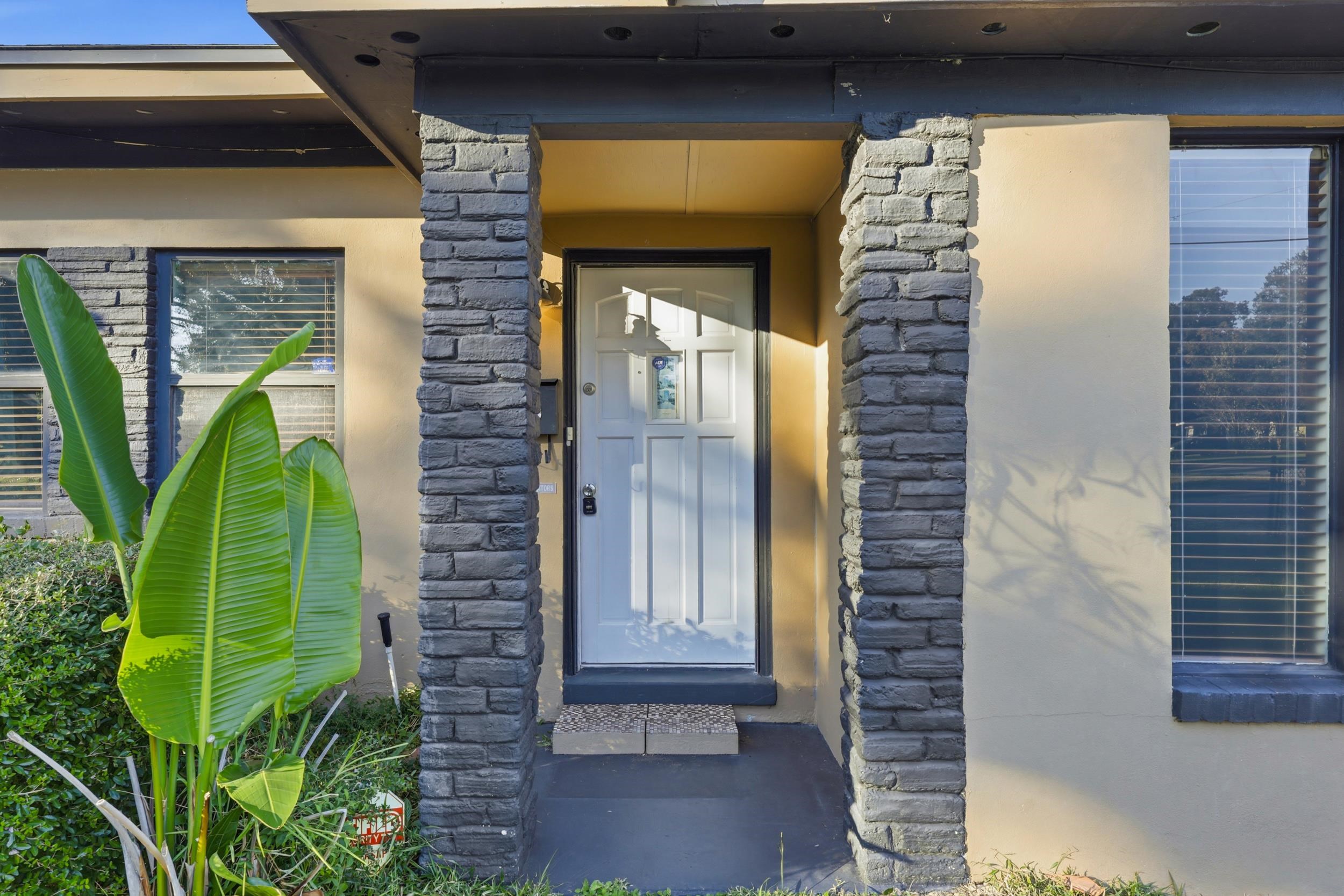 Image 2 of 50 For 2433 Brownwood Rd