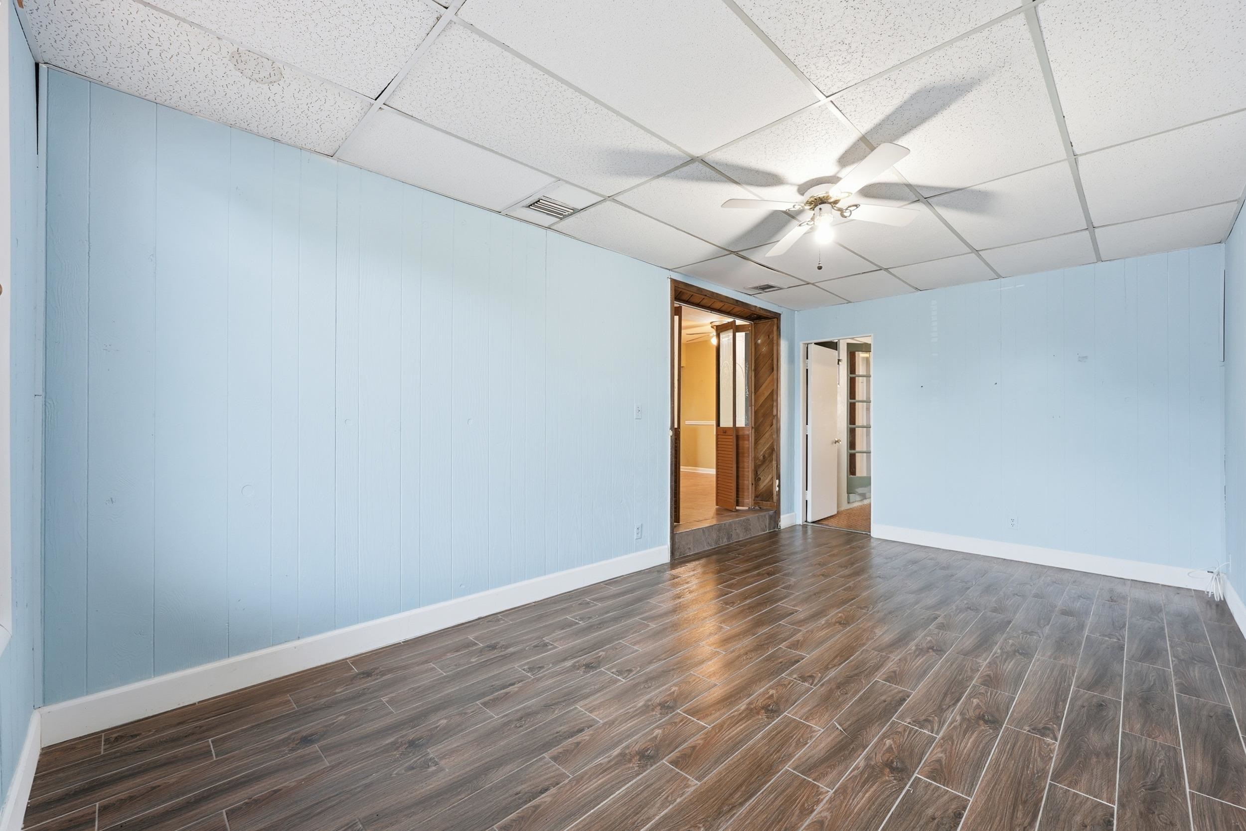 Image 20 of 50 For 2433 Brownwood Rd