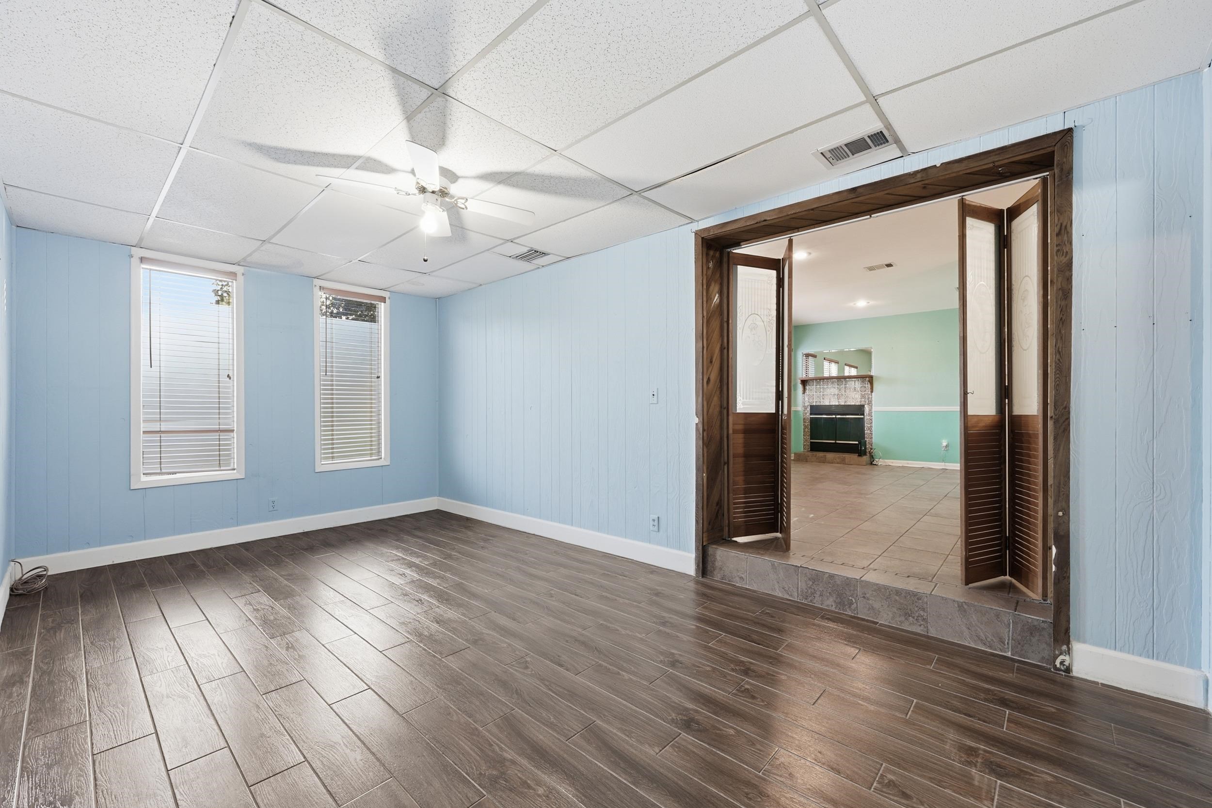 Image 21 of 50 For 2433 Brownwood Rd