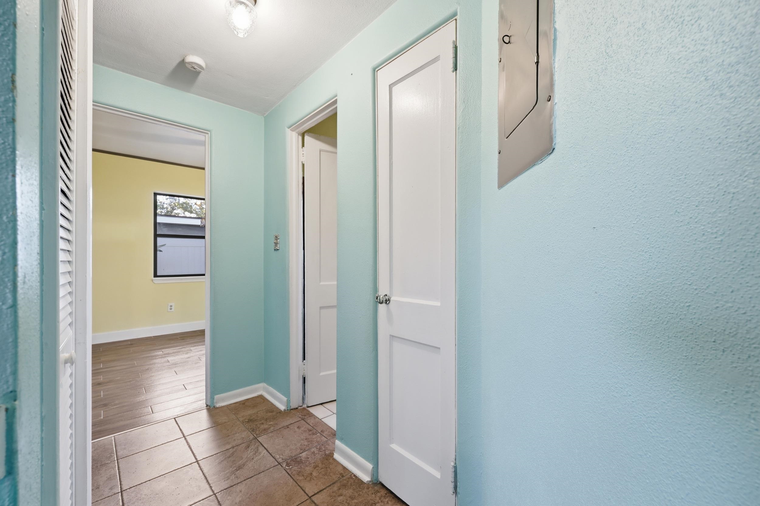 Image 22 of 50 For 2433 Brownwood Rd