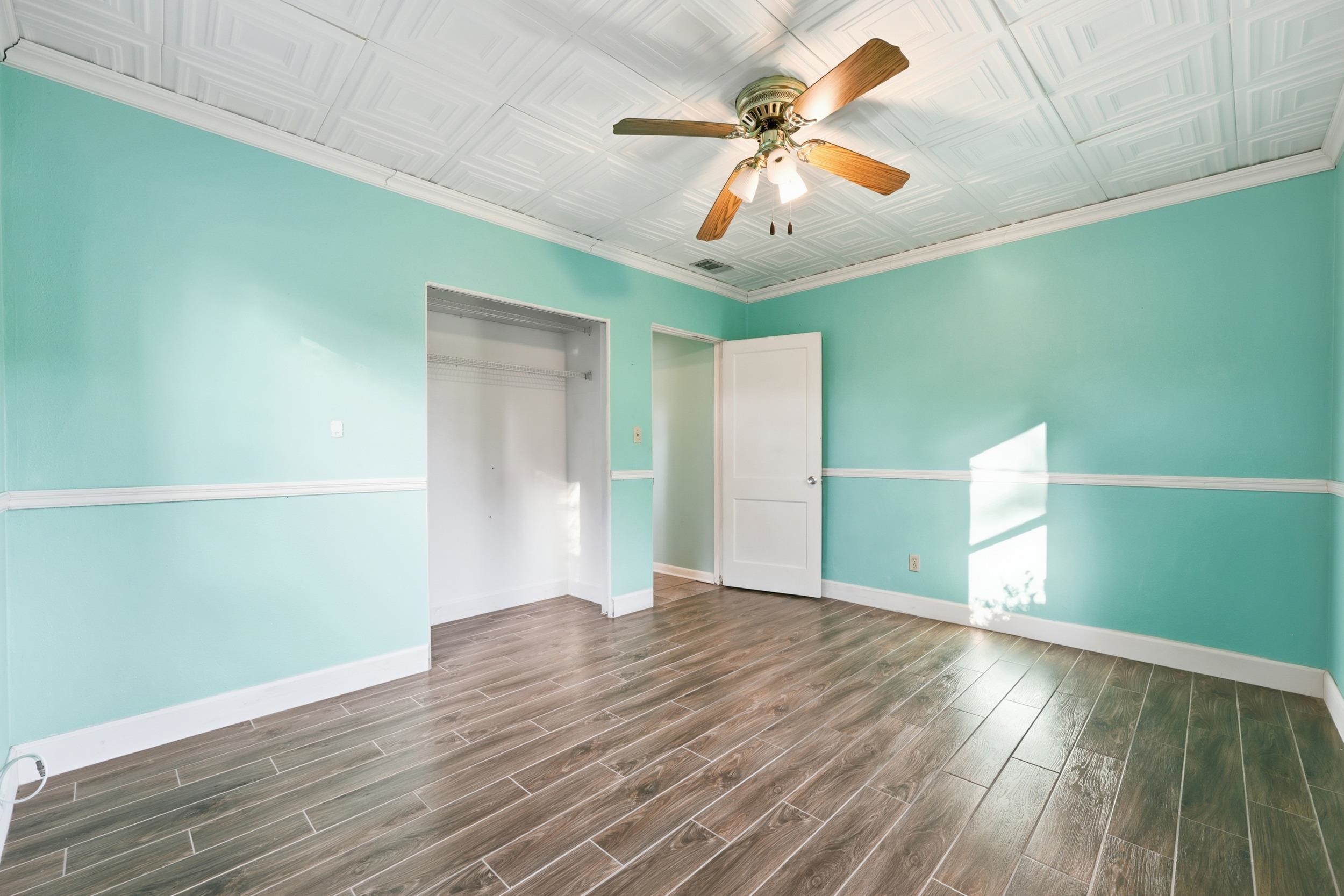 Image 23 of 50 For 2433 Brownwood Rd