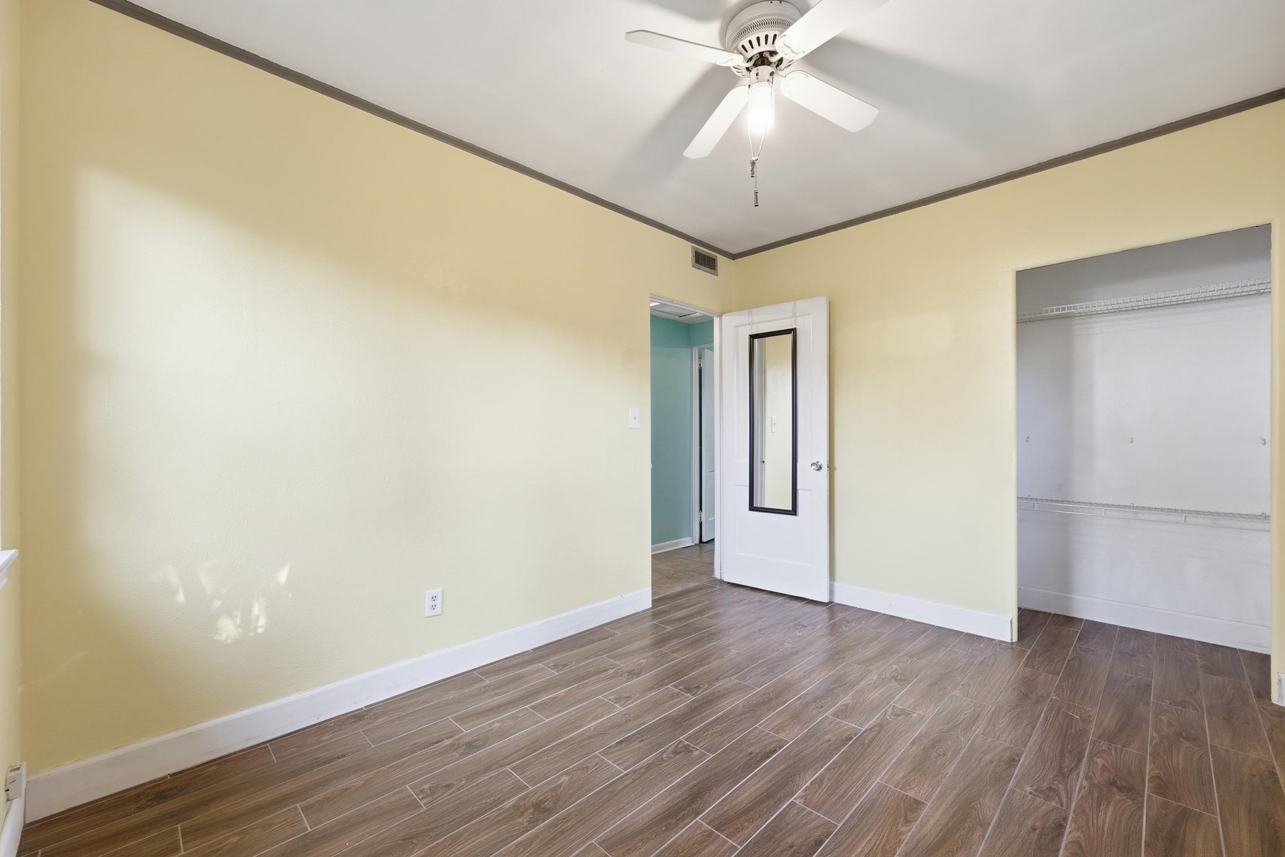 Image 26 of 50 For 2433 Brownwood Rd