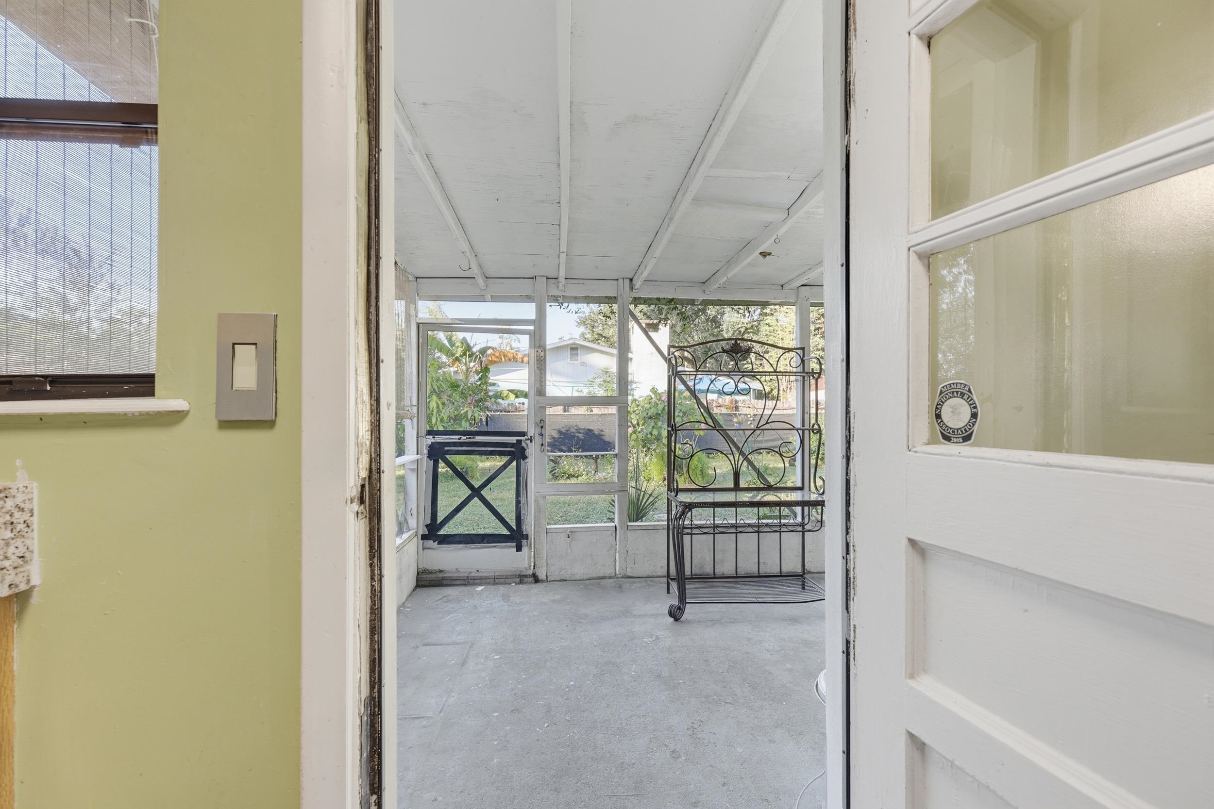 Image 28 of 50 For 2433 Brownwood Rd