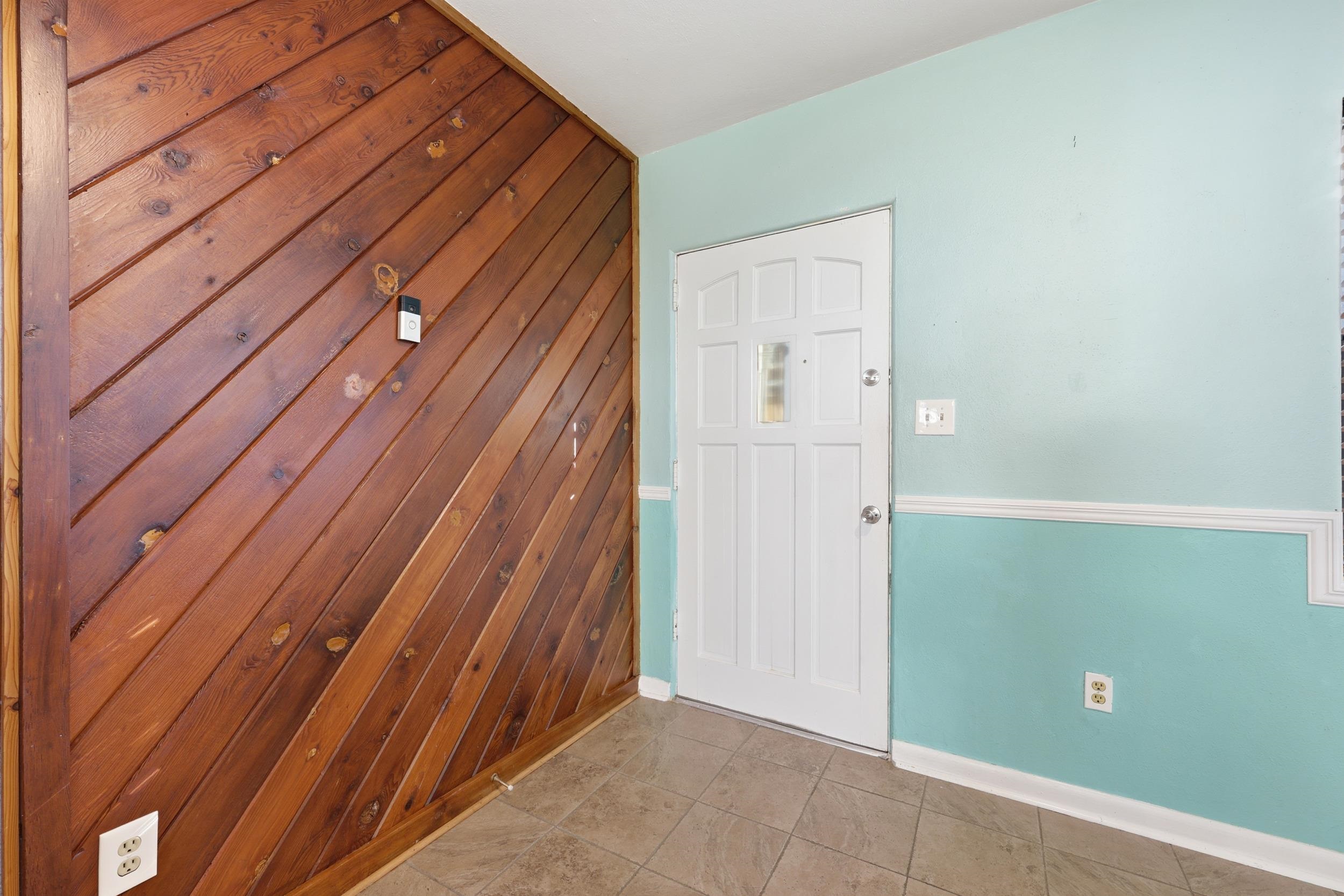 Image 3 of 50 For 2433 Brownwood Rd