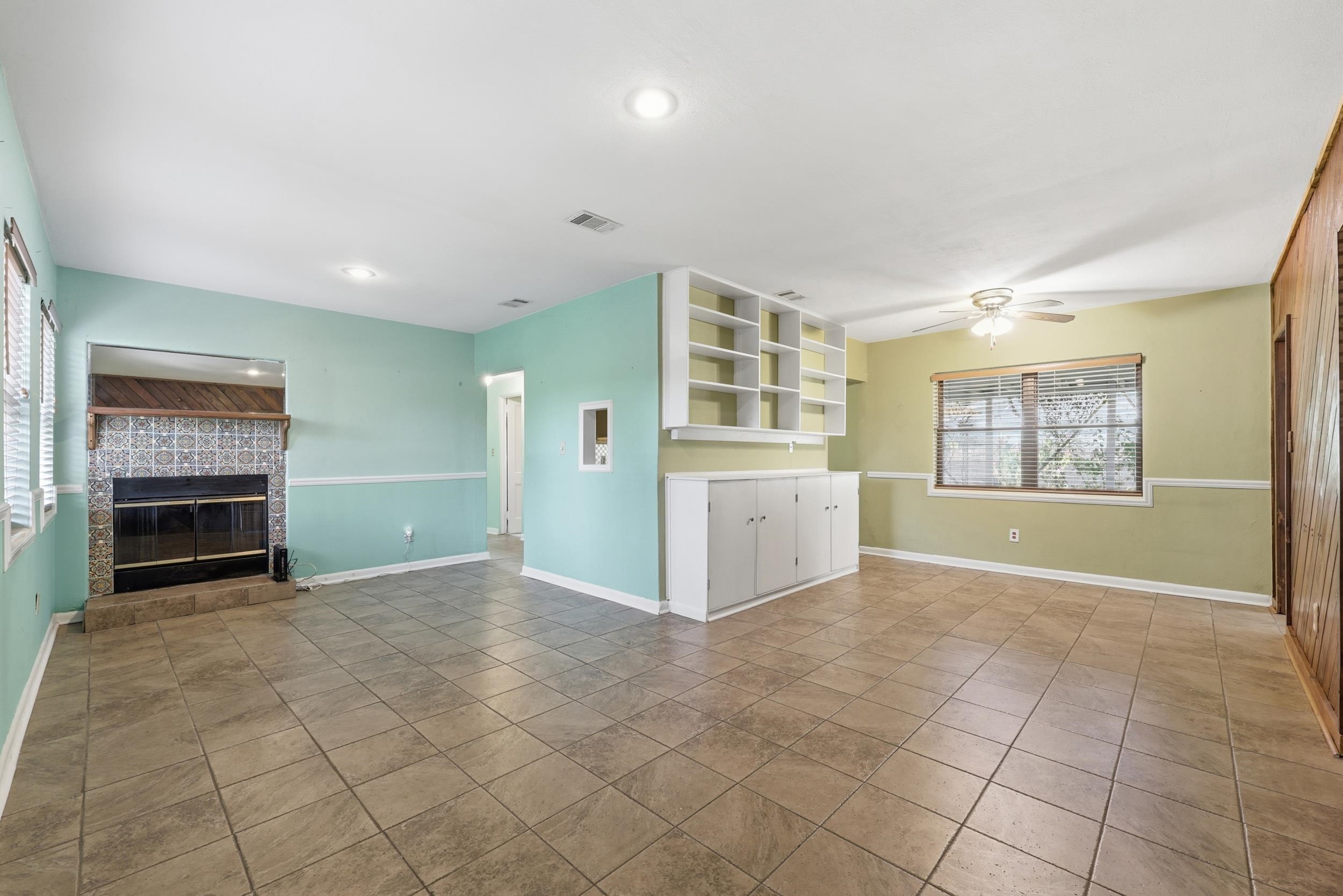 Image 4 of 50 For 2433 Brownwood Rd