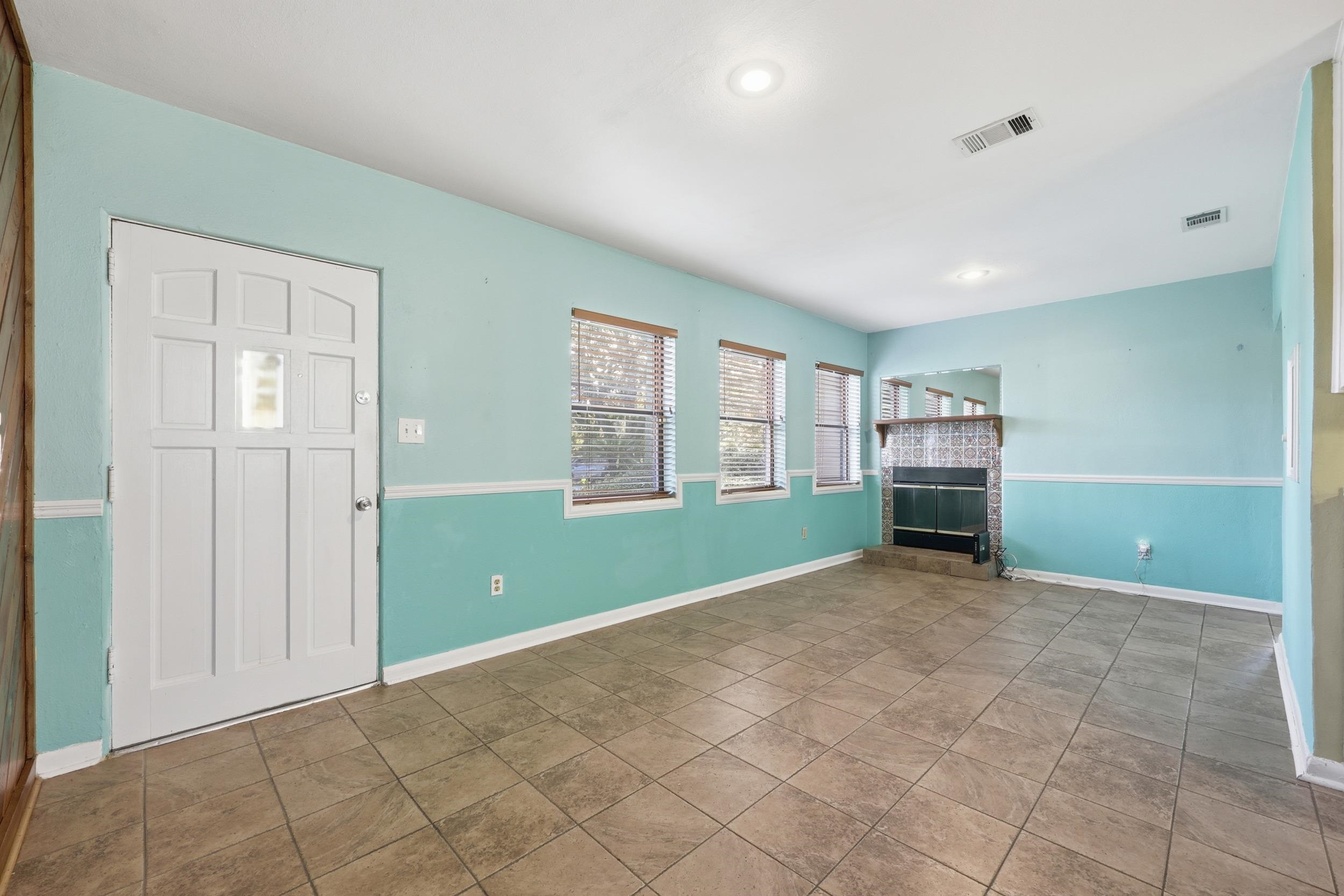 Image 5 of 50 For 2433 Brownwood Rd