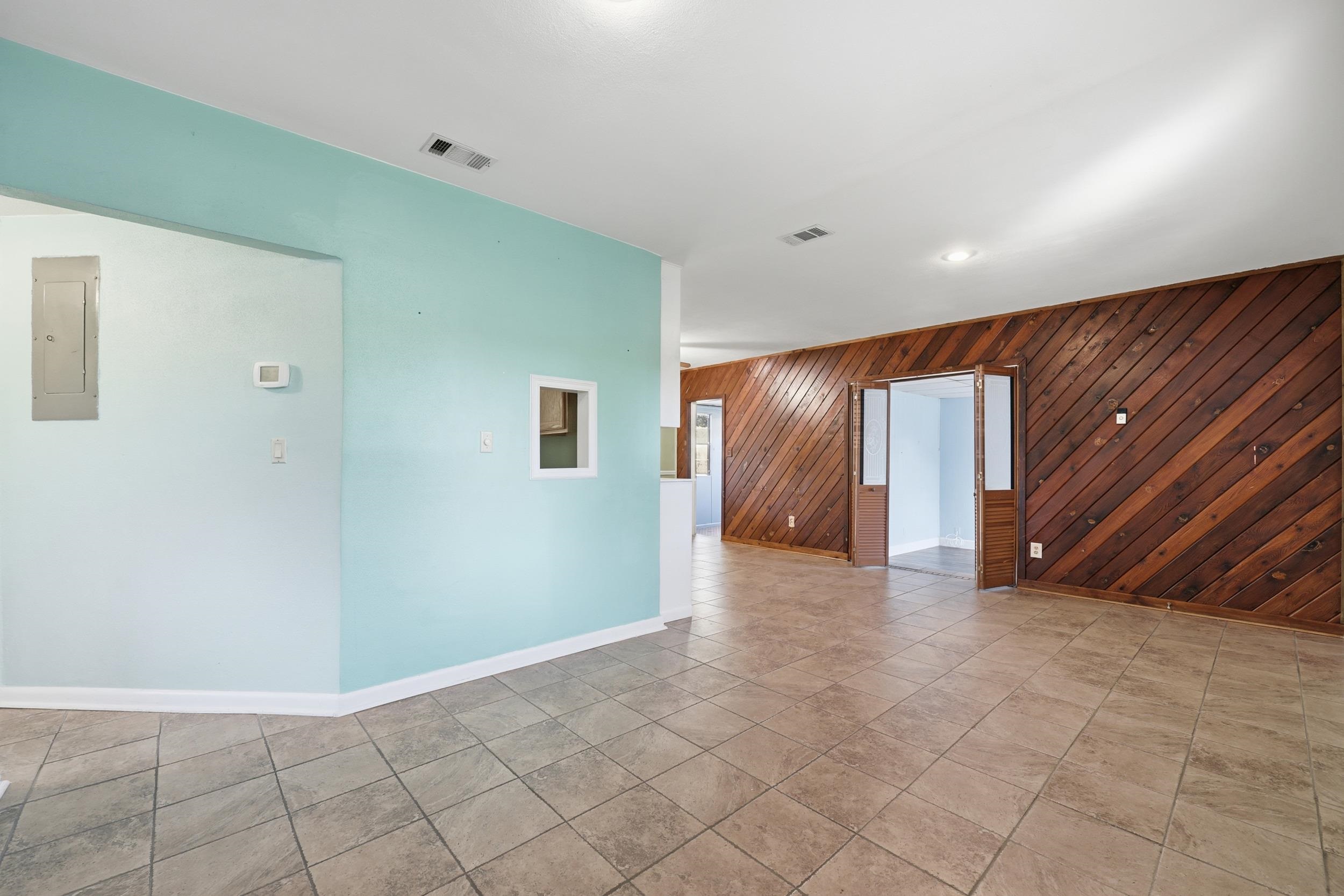 Image 7 of 50 For 2433 Brownwood Rd