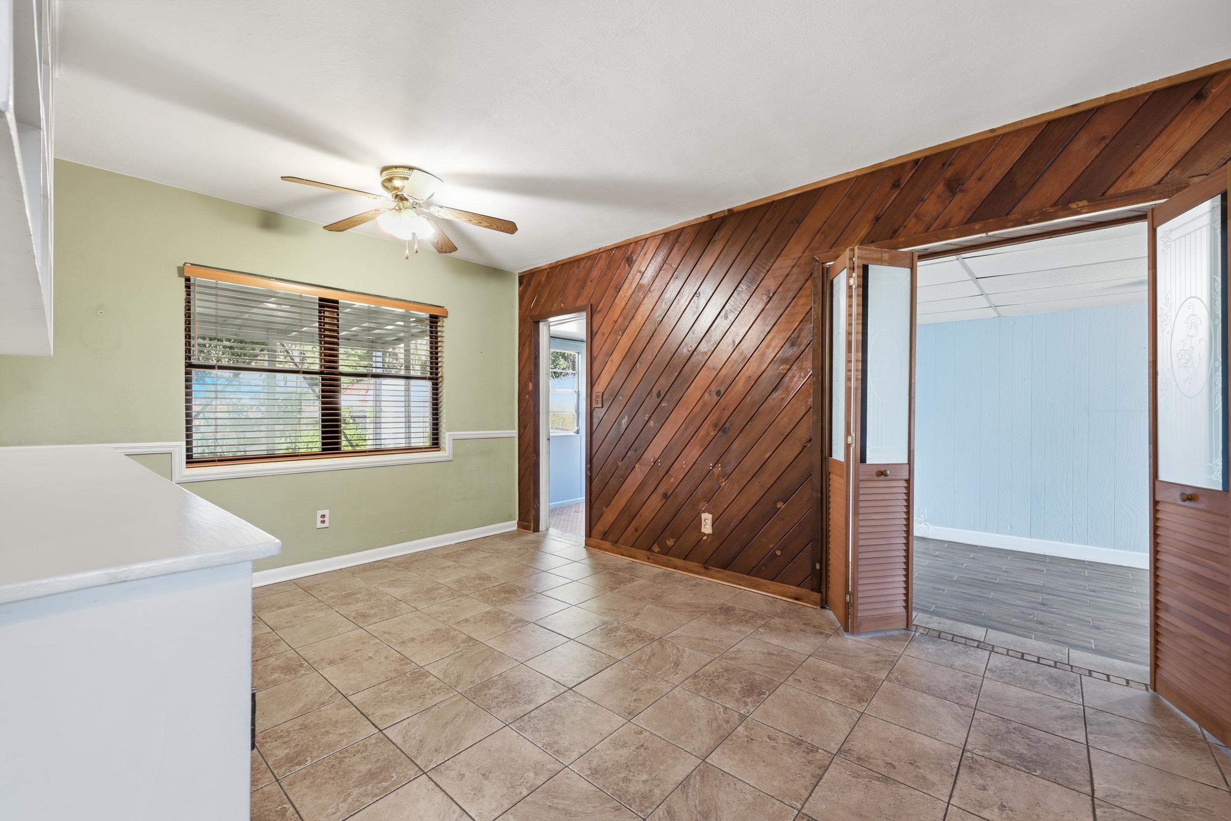 Image 8 of 50 For 2433 Brownwood Rd