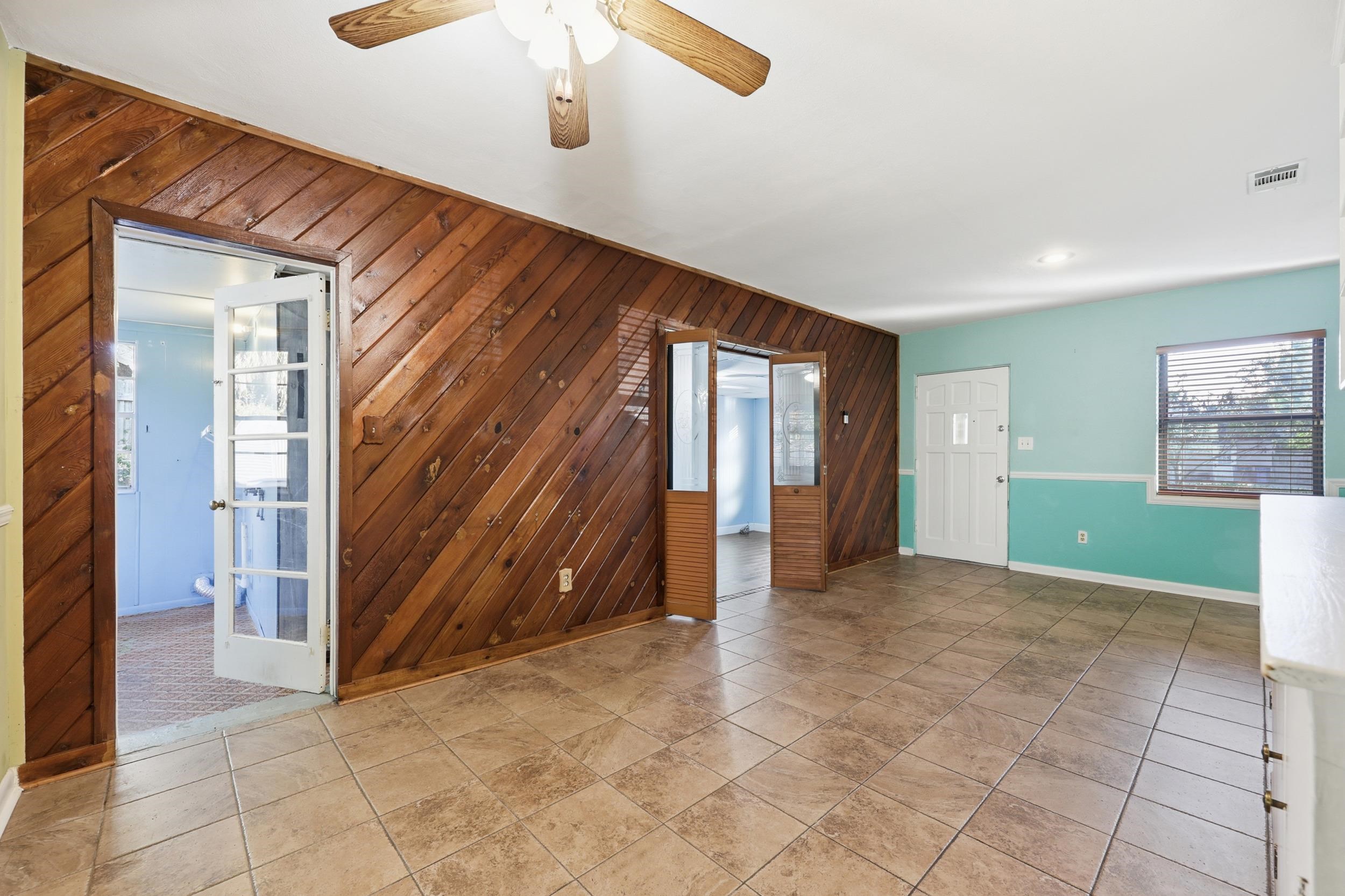 Image 9 of 50 For 2433 Brownwood Rd