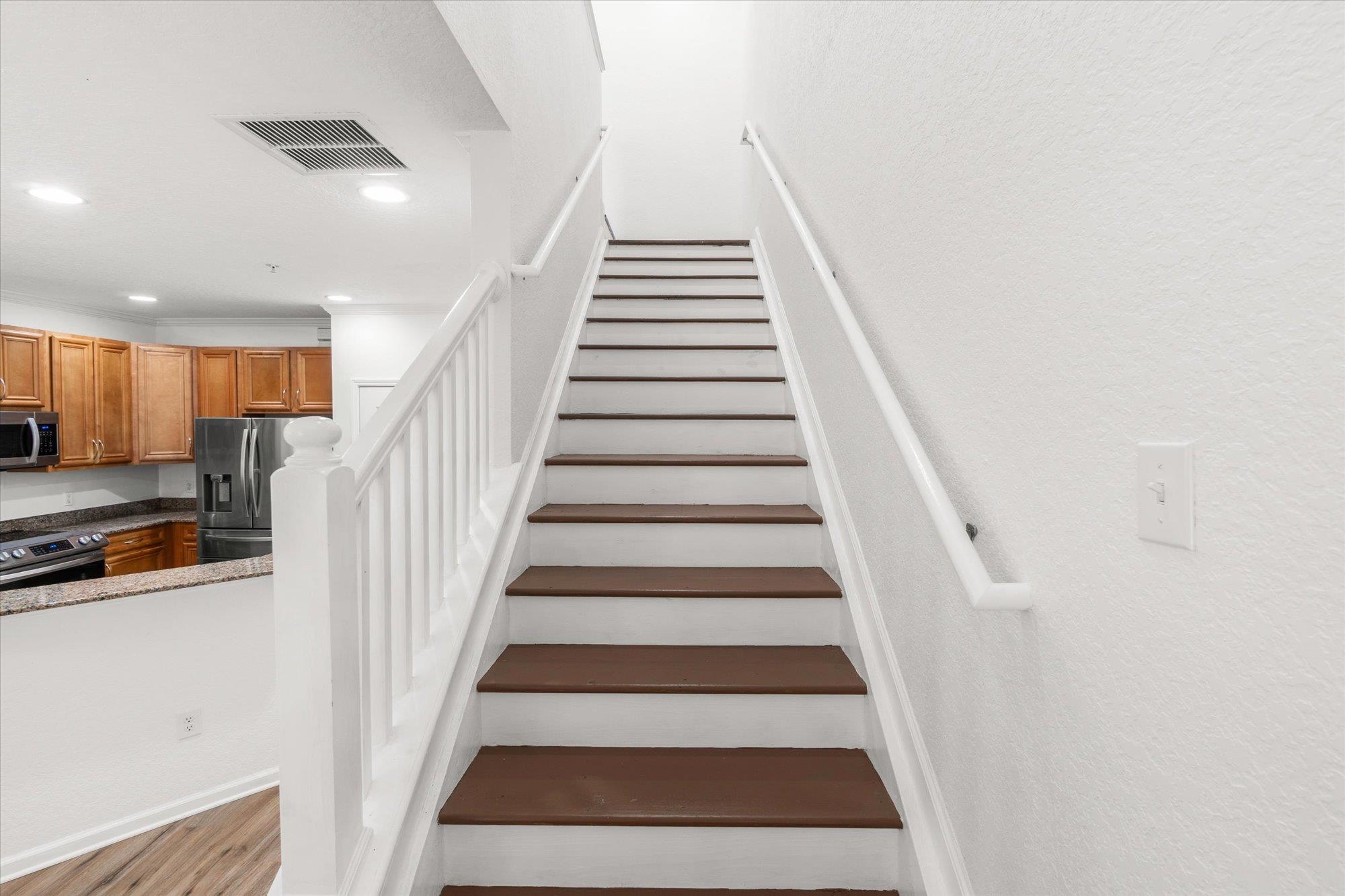 Image 18 of 52 For 105 Pine Hollow Trl E 207