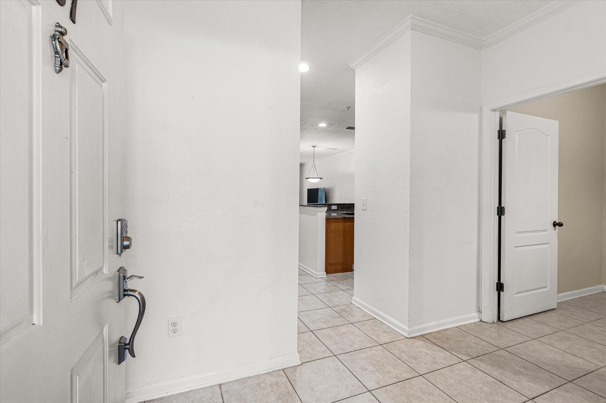 Image 2 of 52 For 105 Pine Hollow Trl E 207