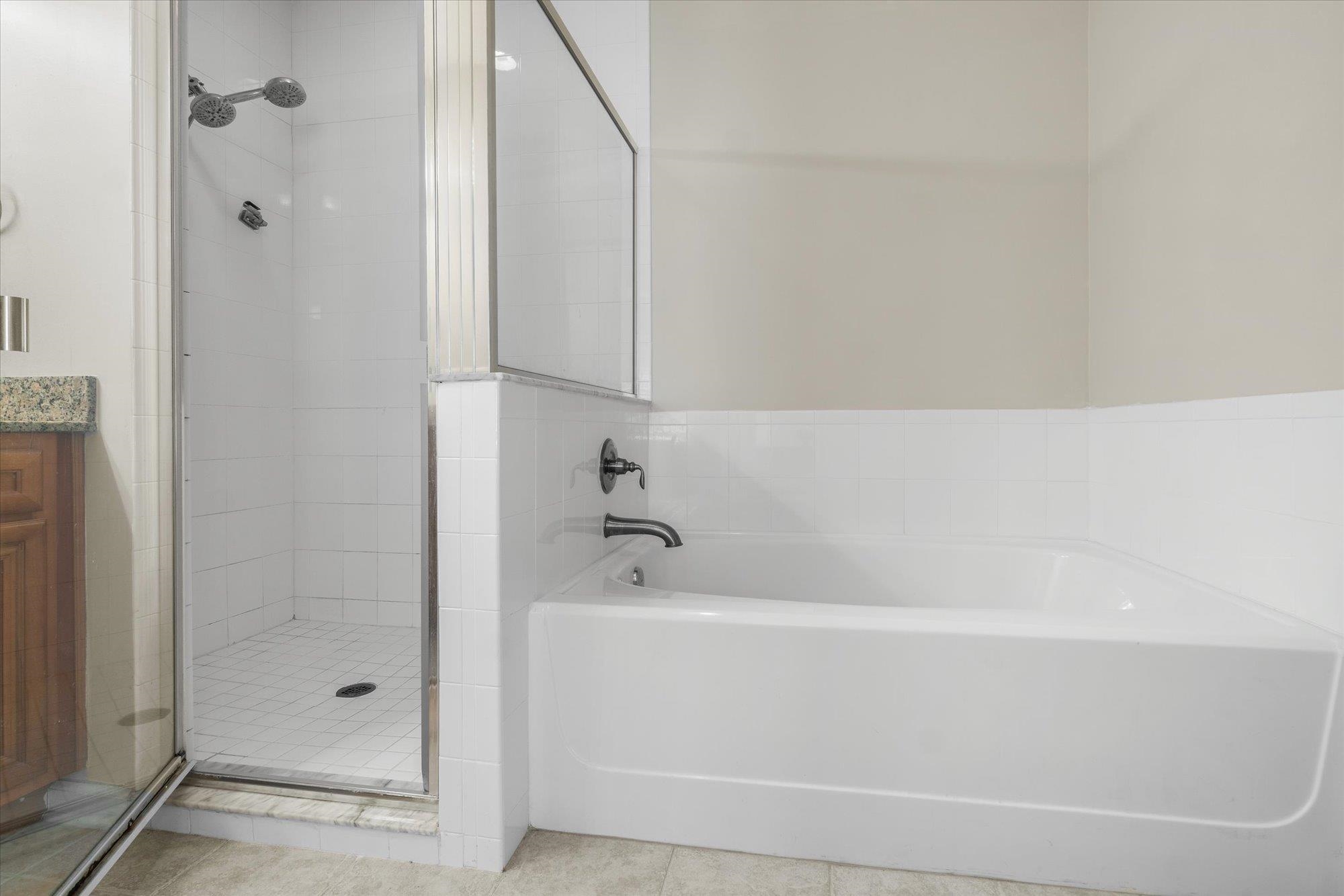 Image 24 of 52 For 105 Pine Hollow Trl E 207