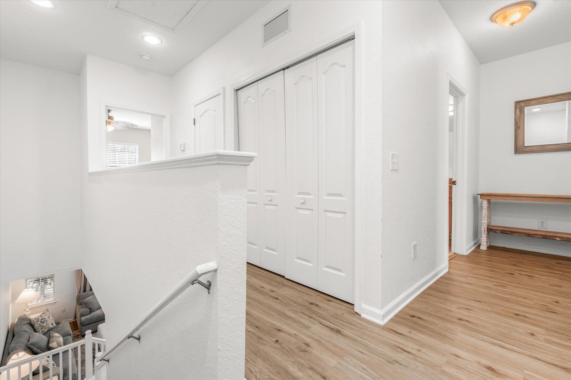 Image 25 of 52 For 105 Pine Hollow Trl E 207