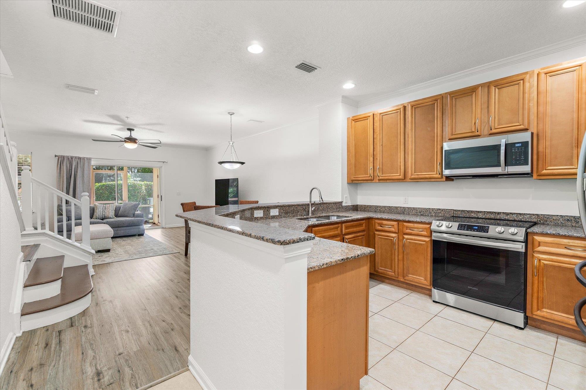 Image 3 of 52 For 105 Pine Hollow Trl E 207