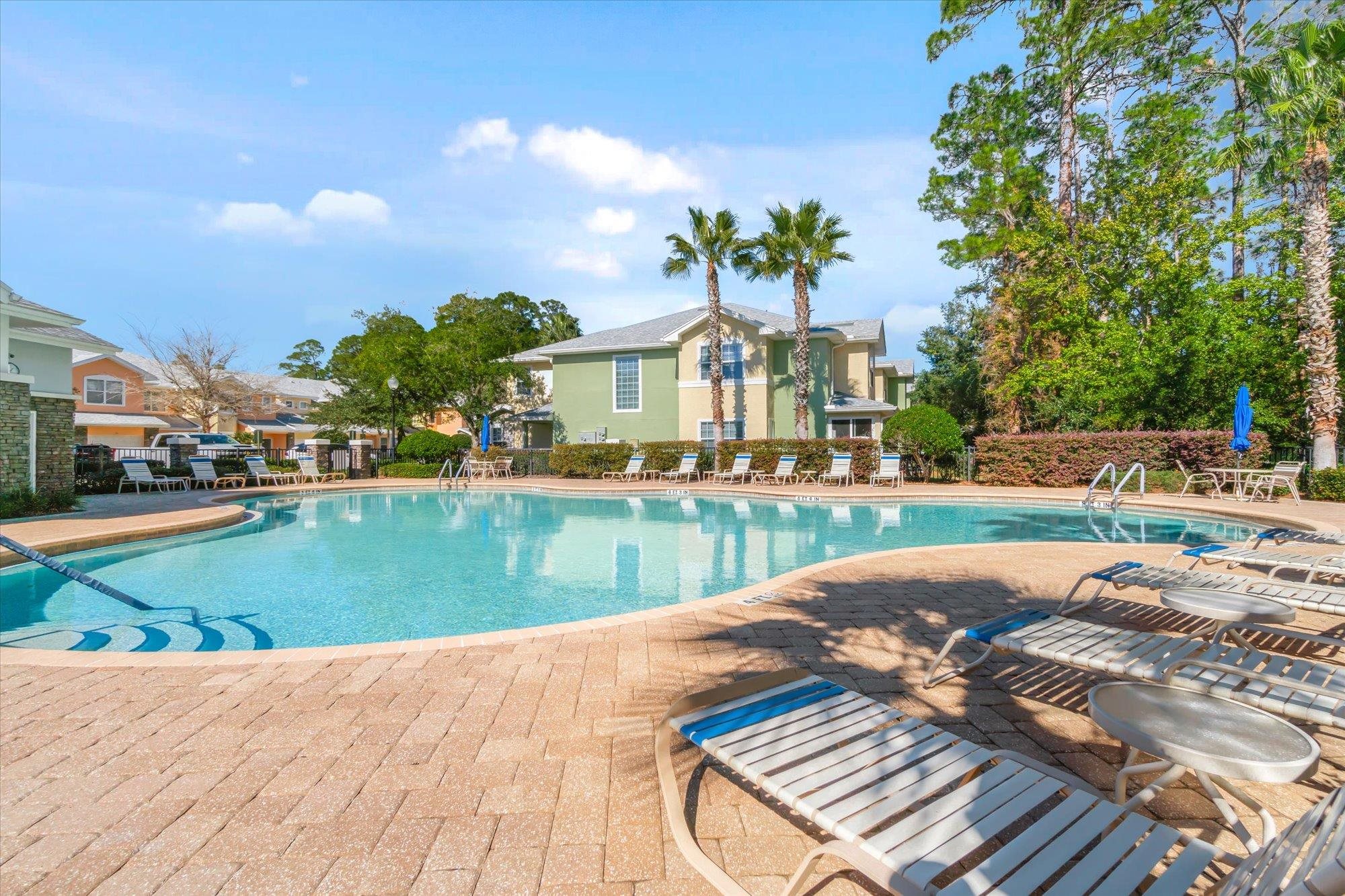 Image 43 of 52 For 105 Pine Hollow Trl E 207