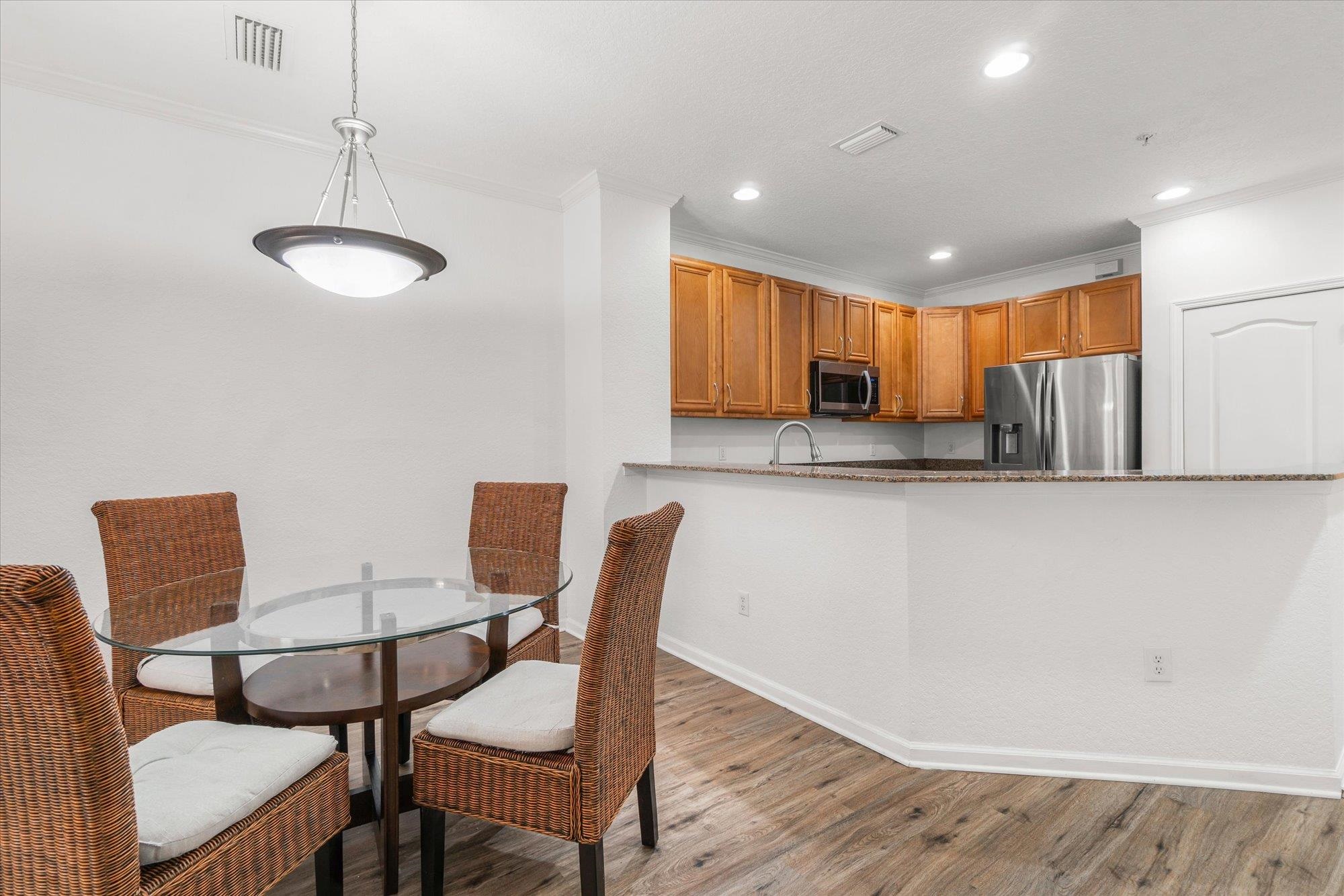 Image 8 of 52 For 105 Pine Hollow Trl E 207