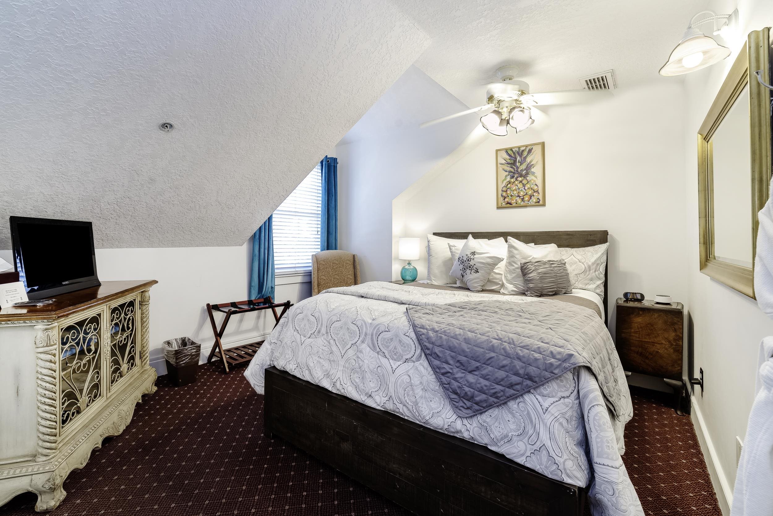 Image 36 of 69 For 29 Cuna St  