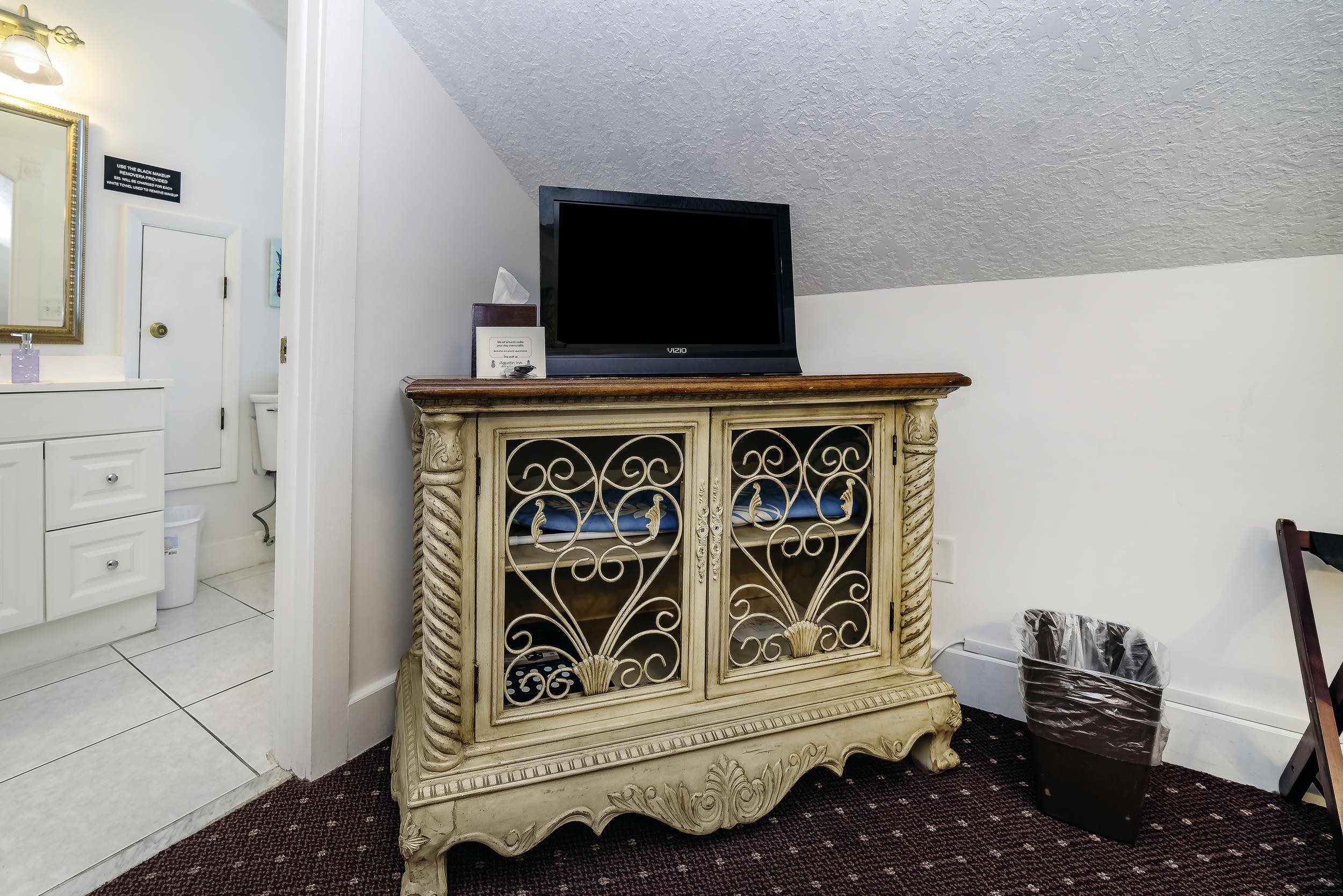 Image 37 of 69 For 29 Cuna St  