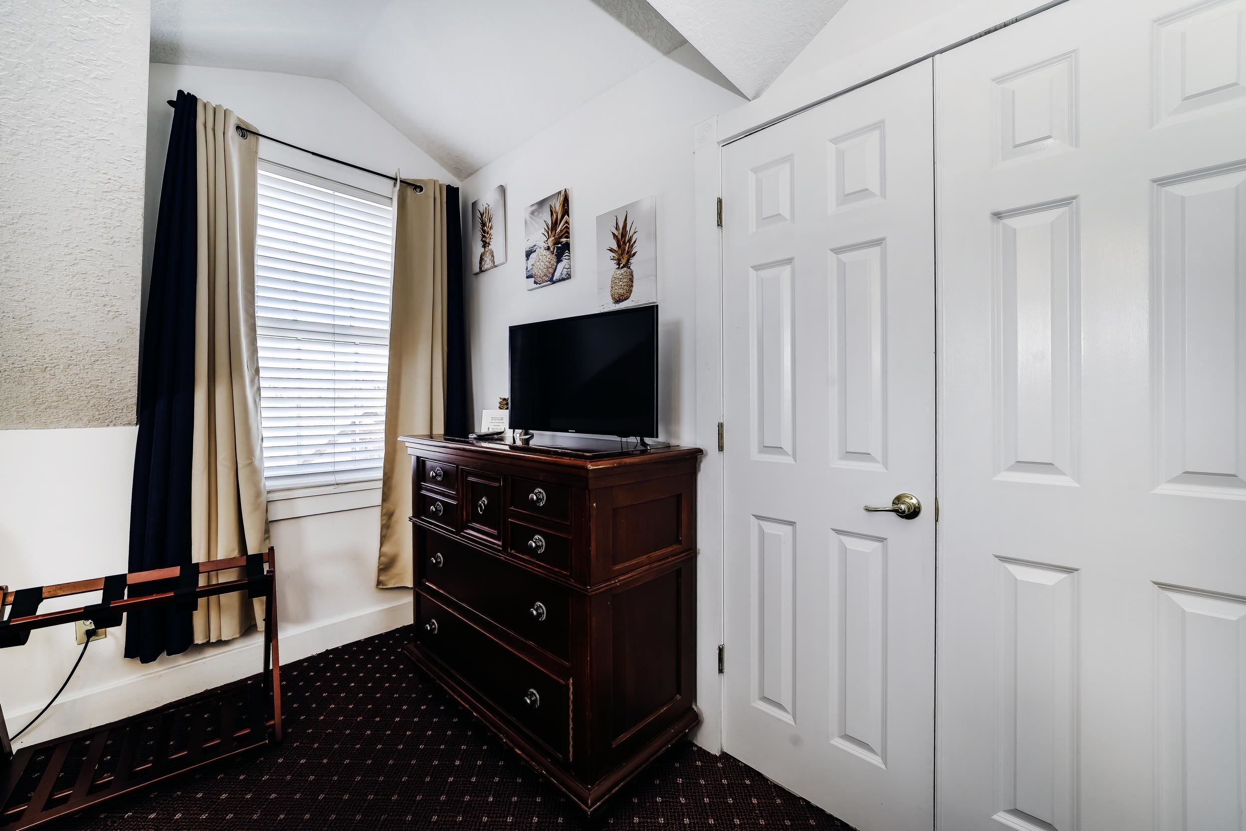 Image 44 of 69 For 29 Cuna St  