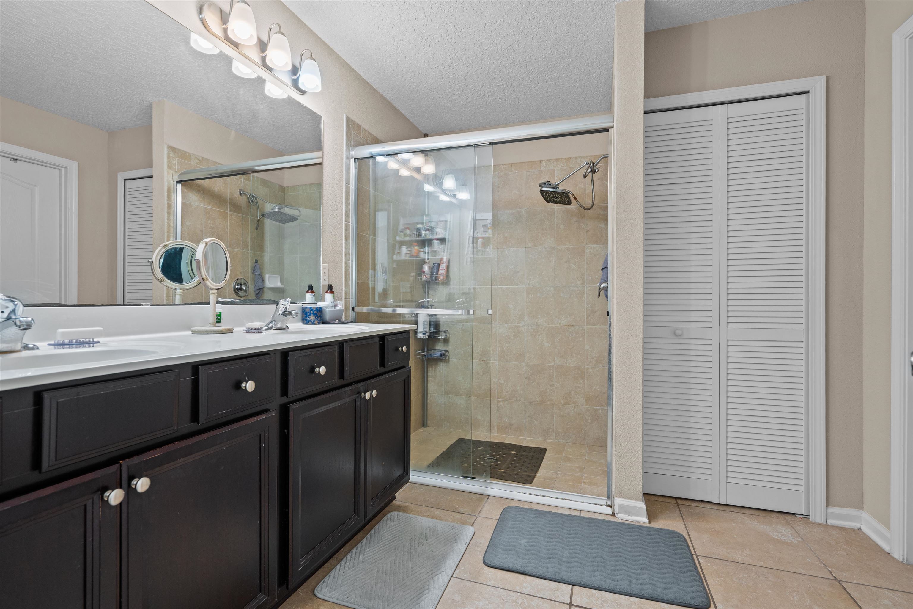 Image 13 of 19 For 165 Summer Point Dr