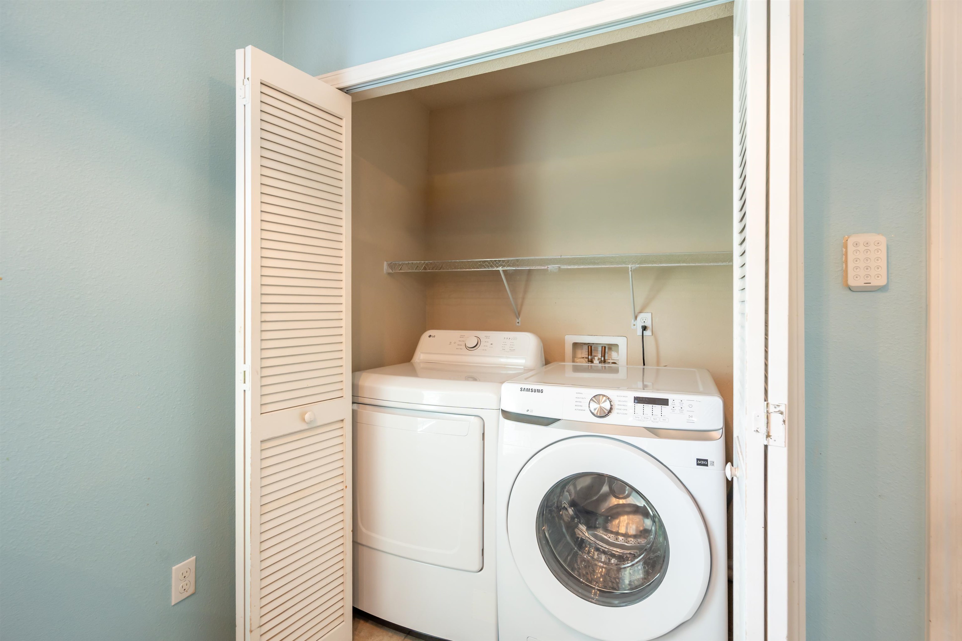 Image 14 of 19 For 165 Summer Point Dr