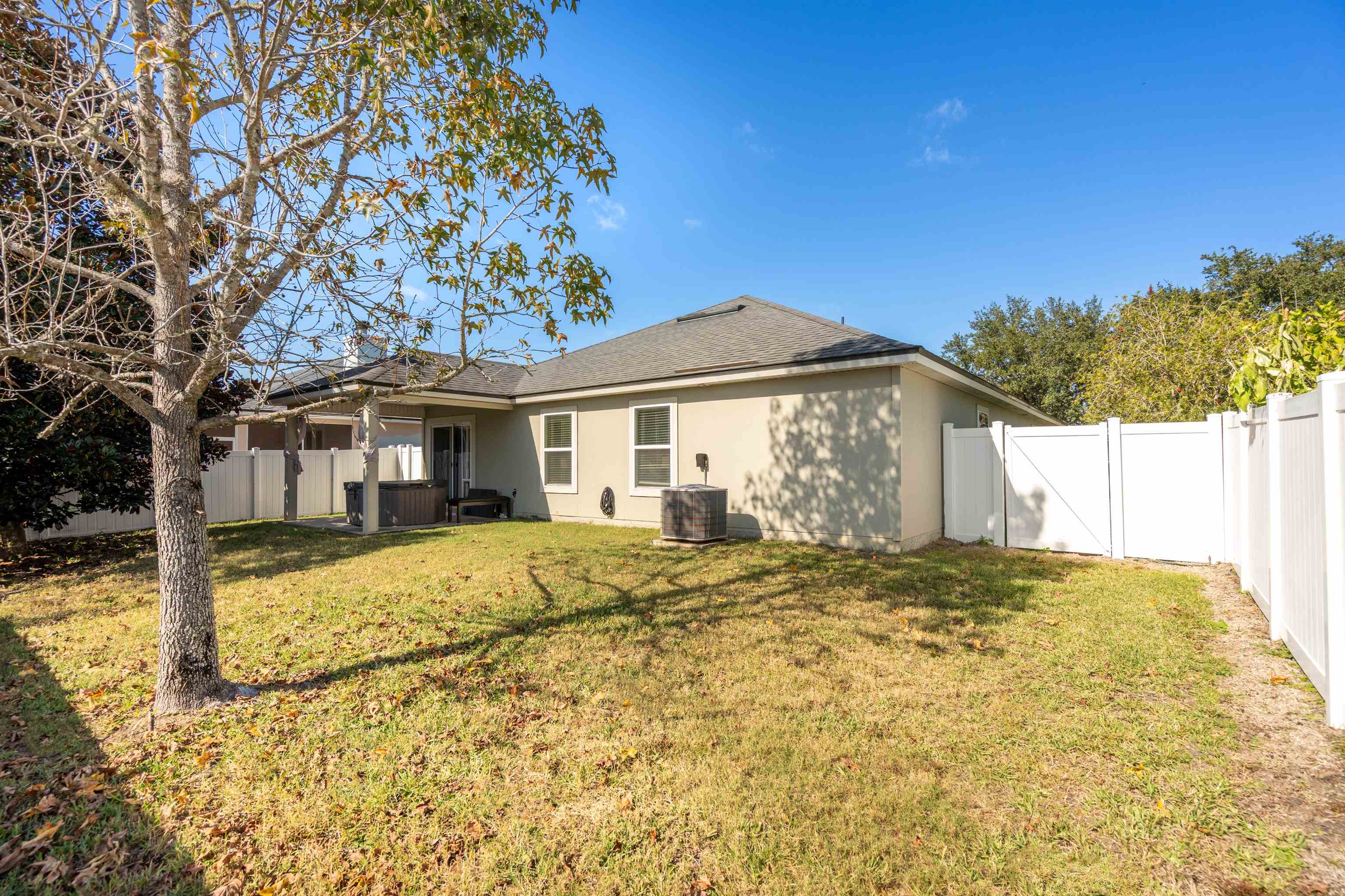 Image 16 of 19 For 165 Summer Point Dr