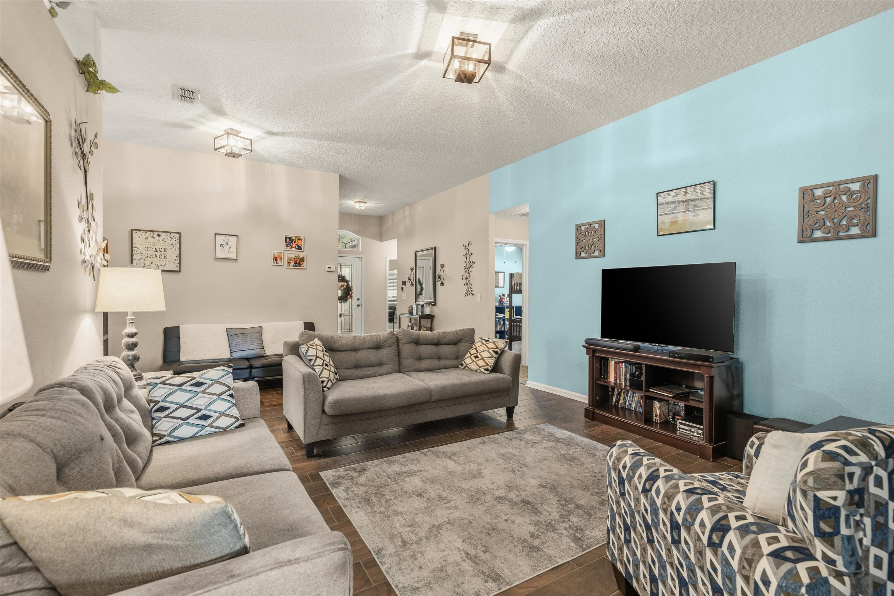 Image 3 of 19 For 165 Summer Point Dr