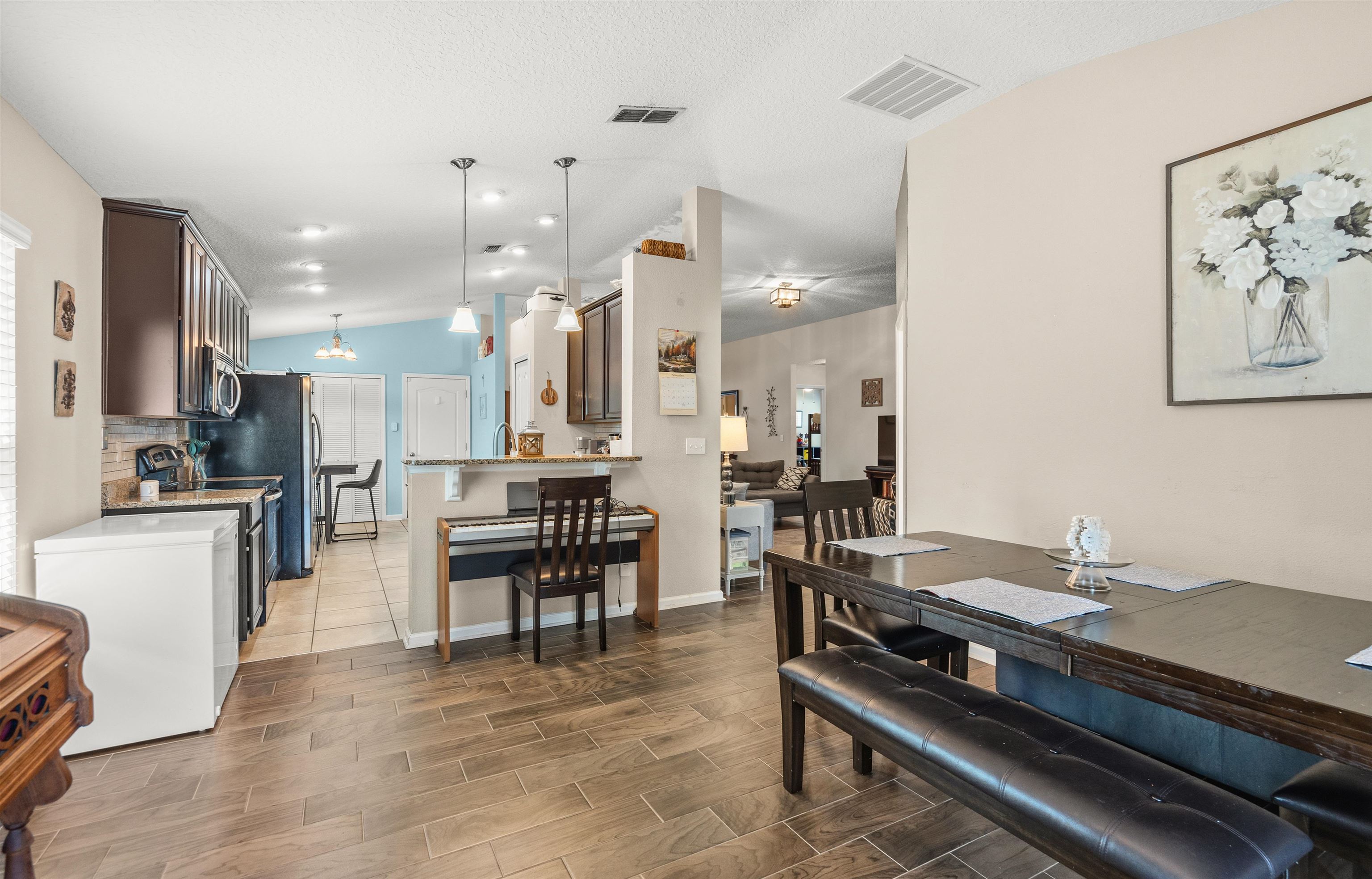 Image 4 of 19 For 165 Summer Point Dr