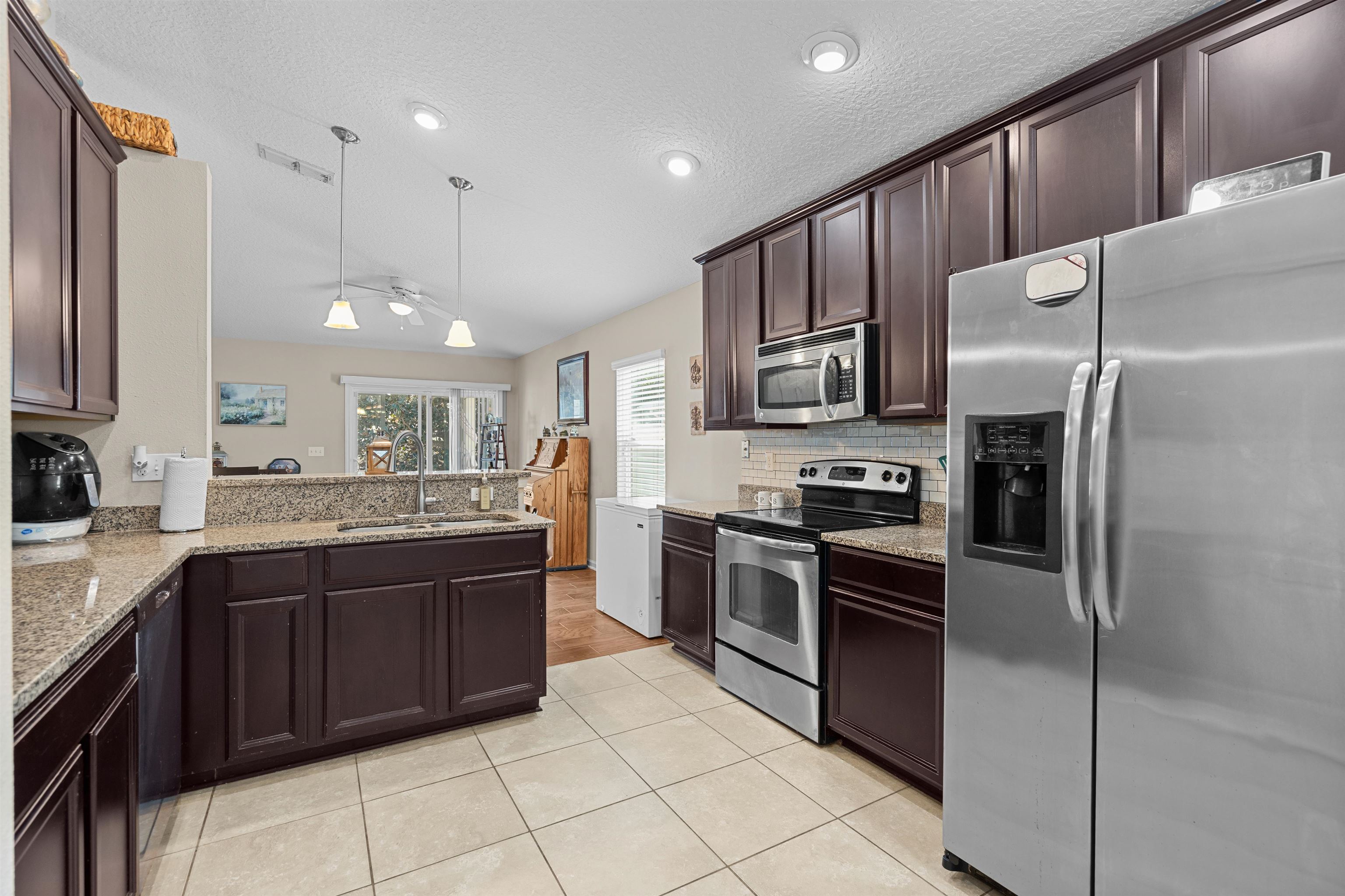 Image 5 of 19 For 165 Summer Point Dr