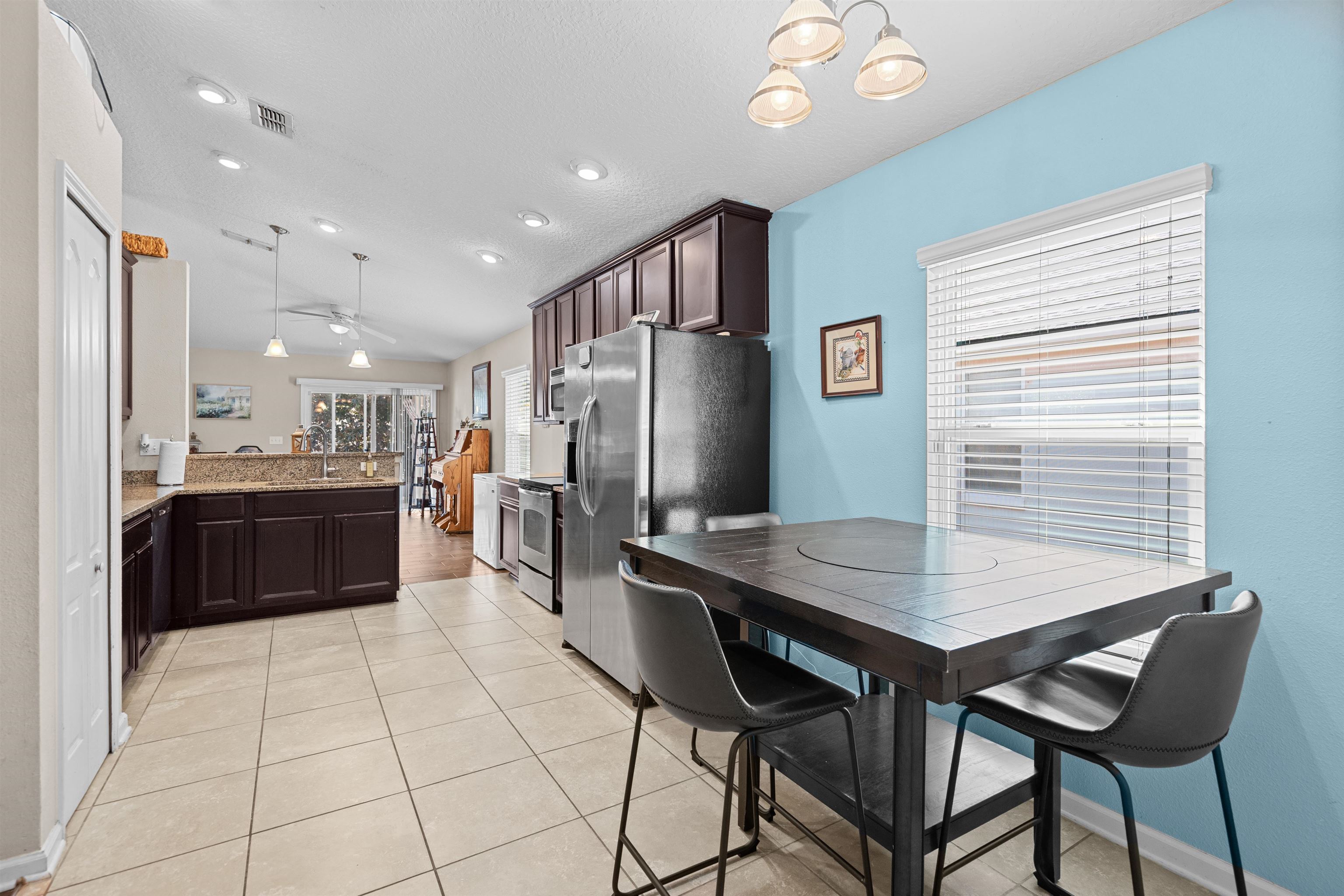 Image 6 of 19 For 165 Summer Point Dr