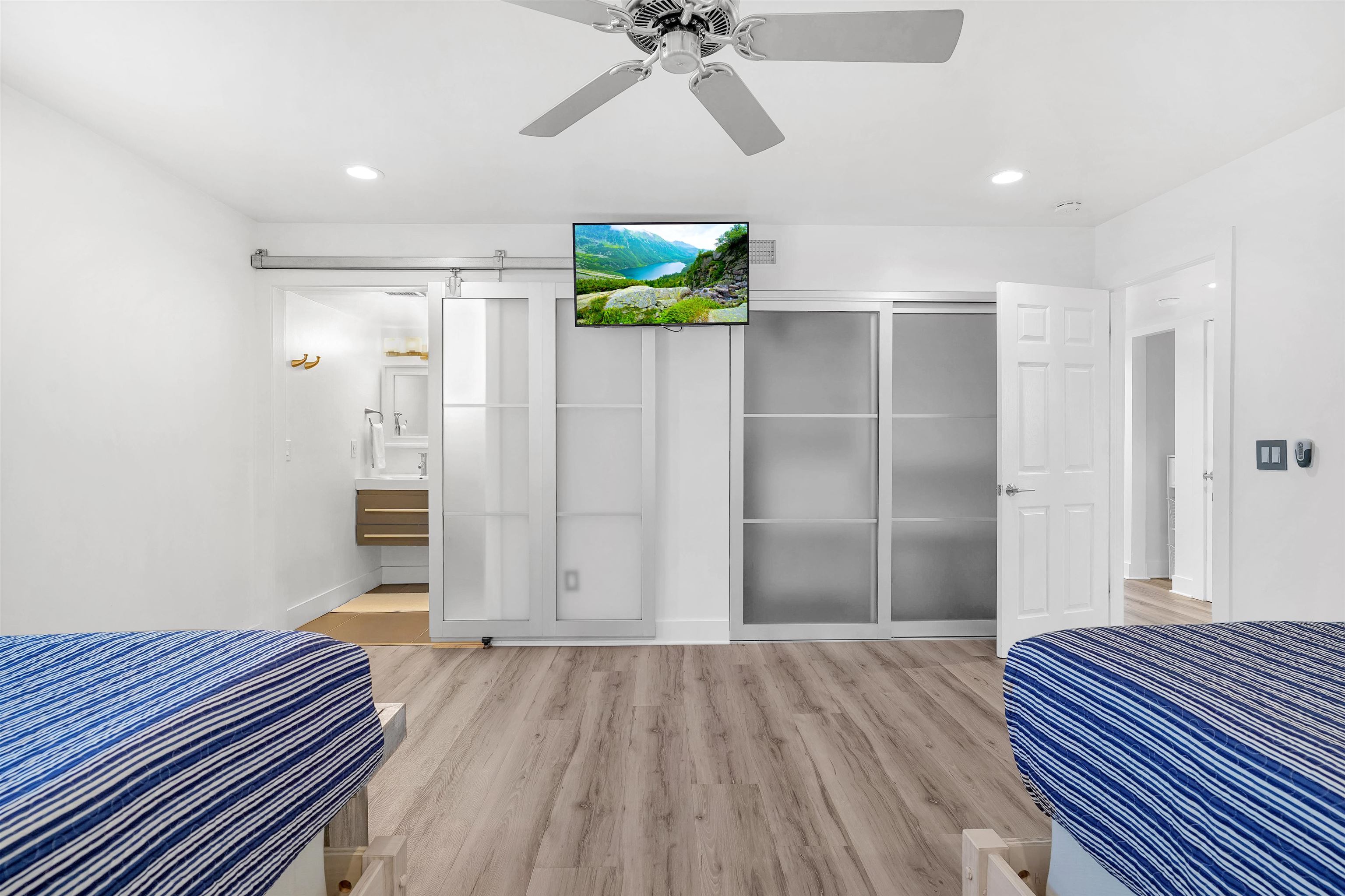 Image 16 of 60 For 1 E Street  